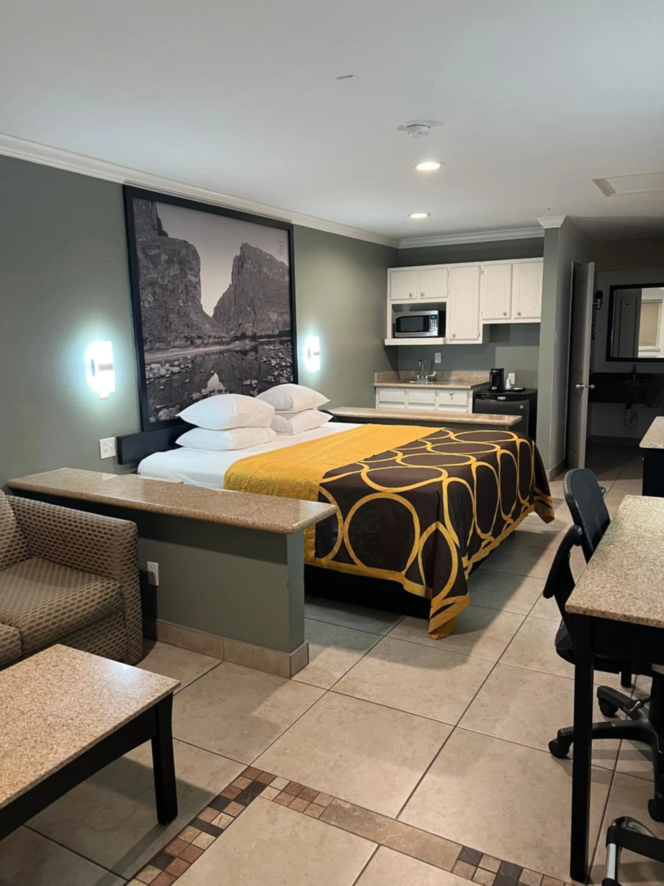 Photo of the whole room, Bed in Super 8 by Wyndham McAllen-Downtown-Airport-LA Plaza Mall