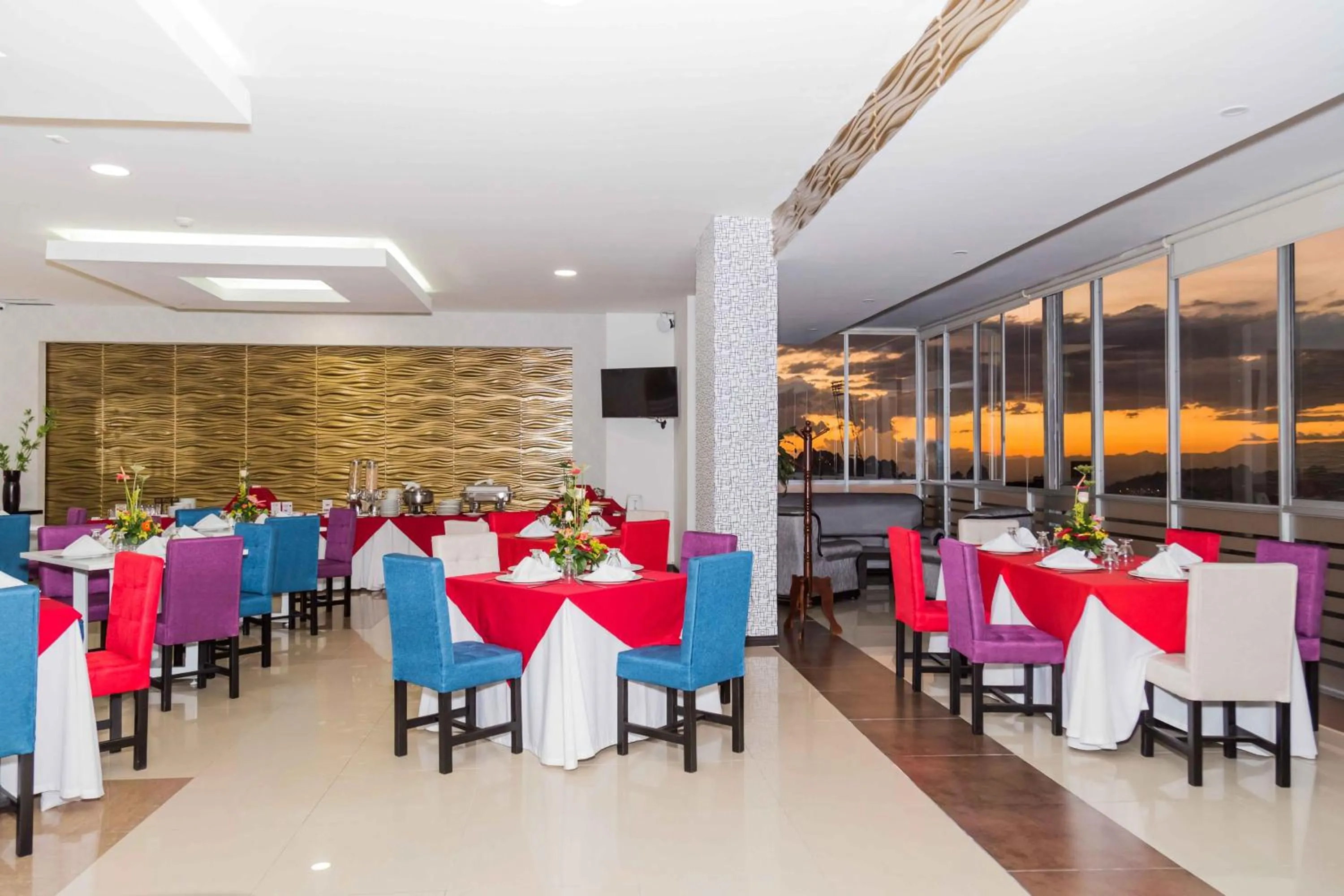 Restaurant/places to eat in Hotel Varuna