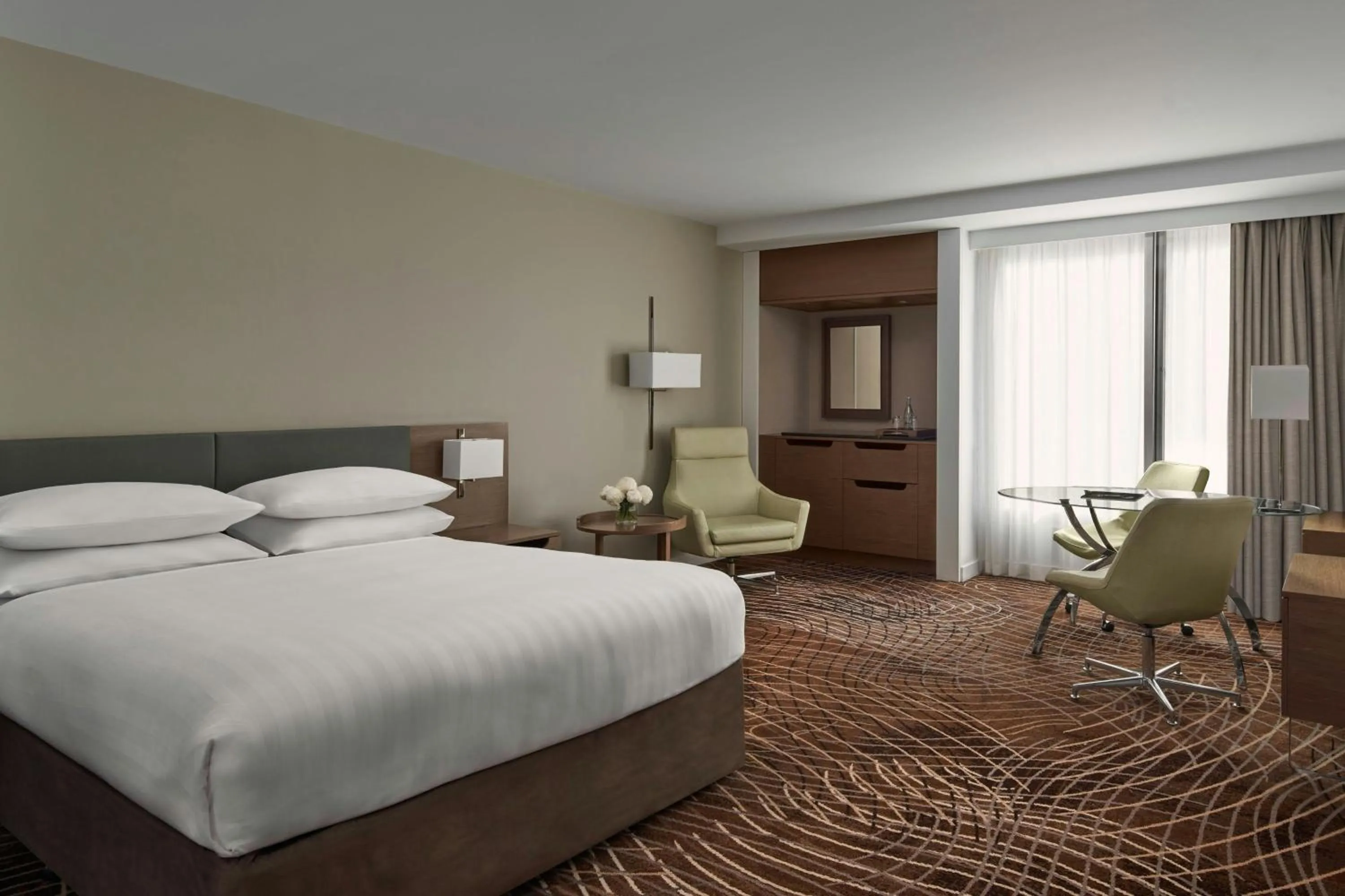 Photo of the whole room, Bed in Melbourne Marriott Hotel