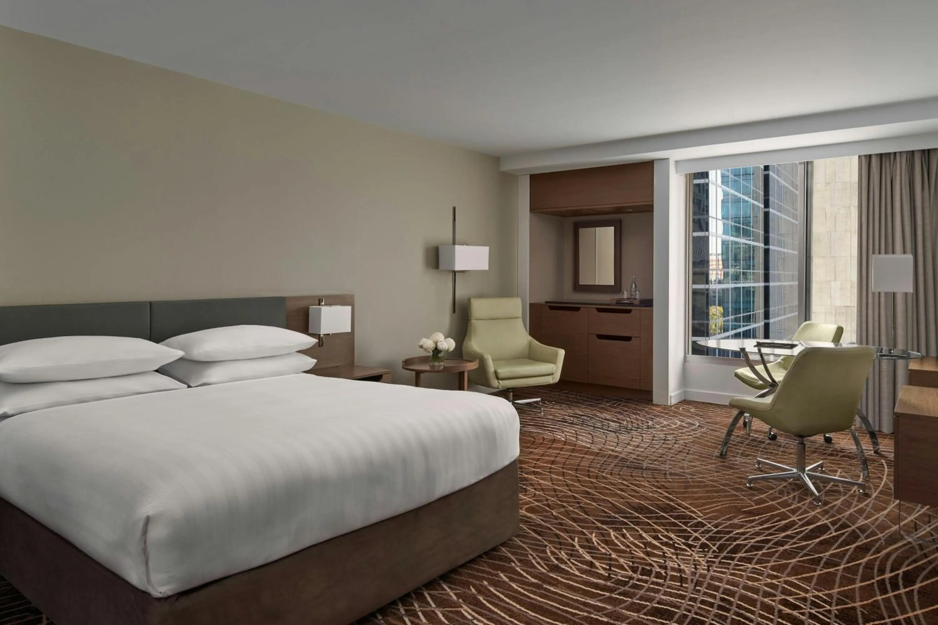 Photo of the whole room, Bed in Melbourne Marriott Hotel