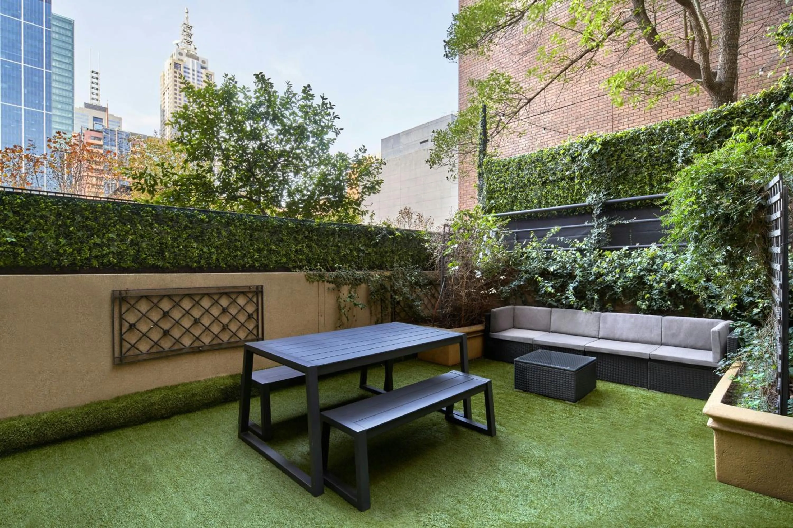Photo of the whole room in Melbourne Marriott Hotel