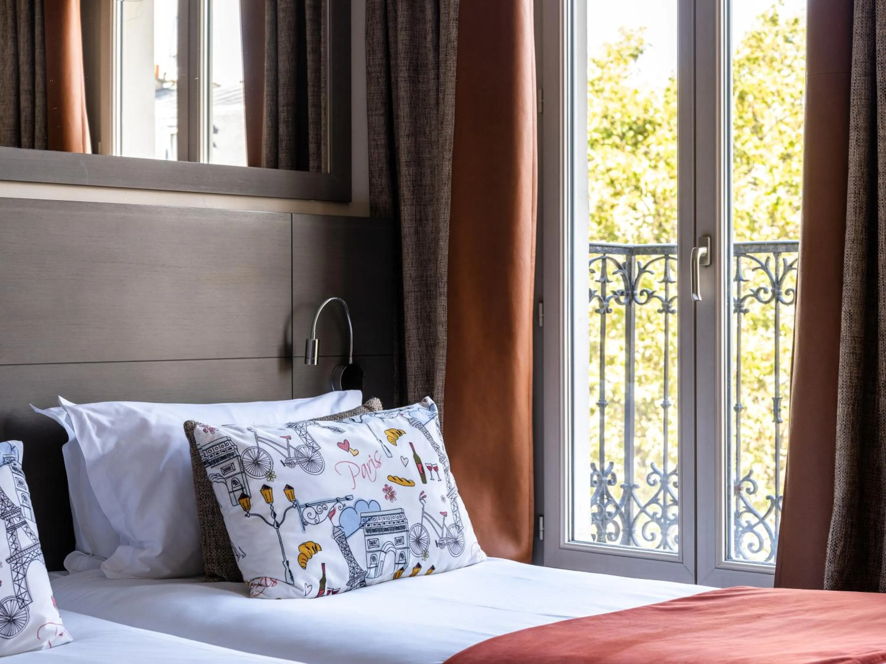 Bed in Hotel Minerve