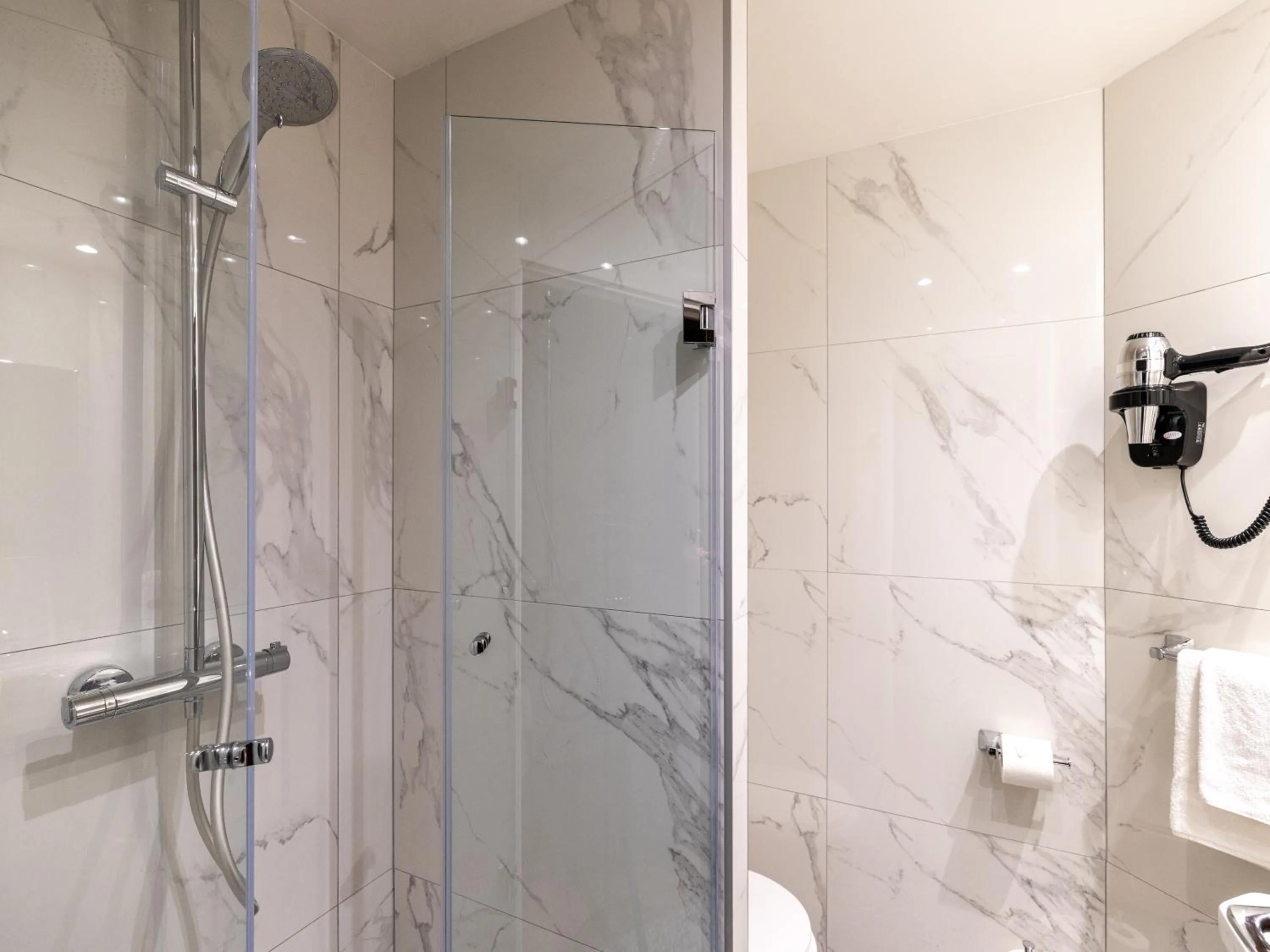 Shower in Hotel Minerve