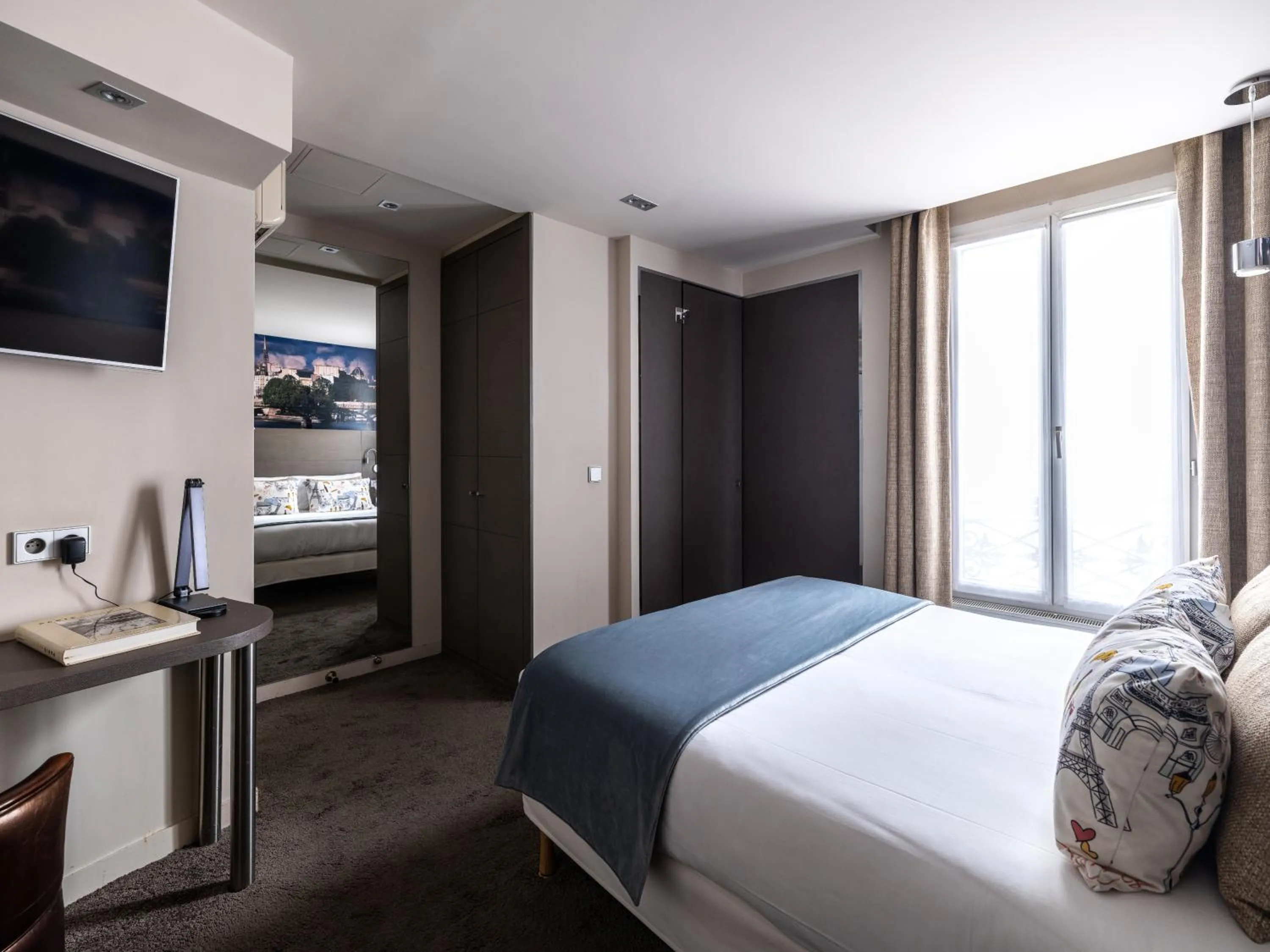 Bed in Hotel Minerve