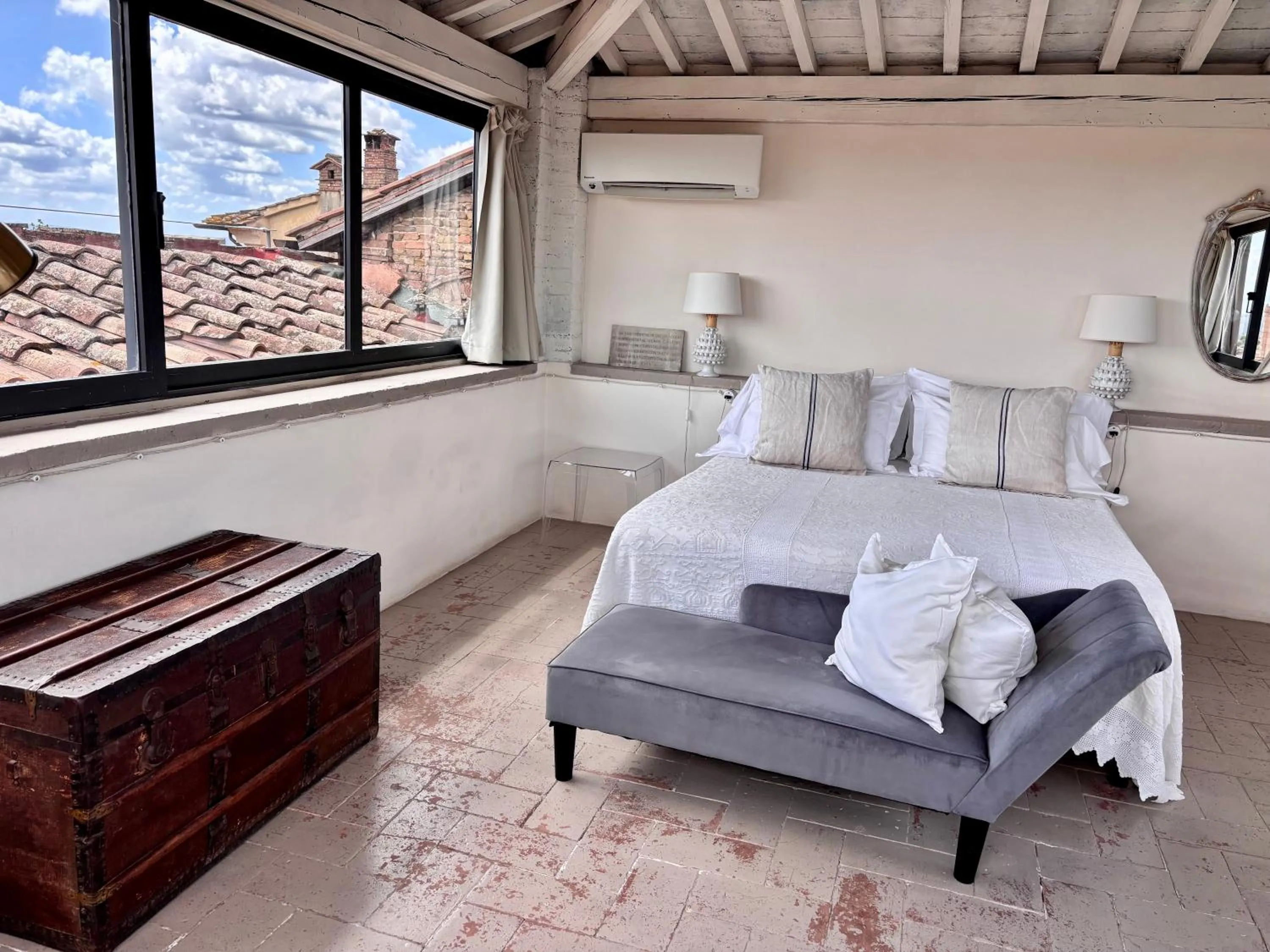 Bed in 1550 Residenza d’Epoca