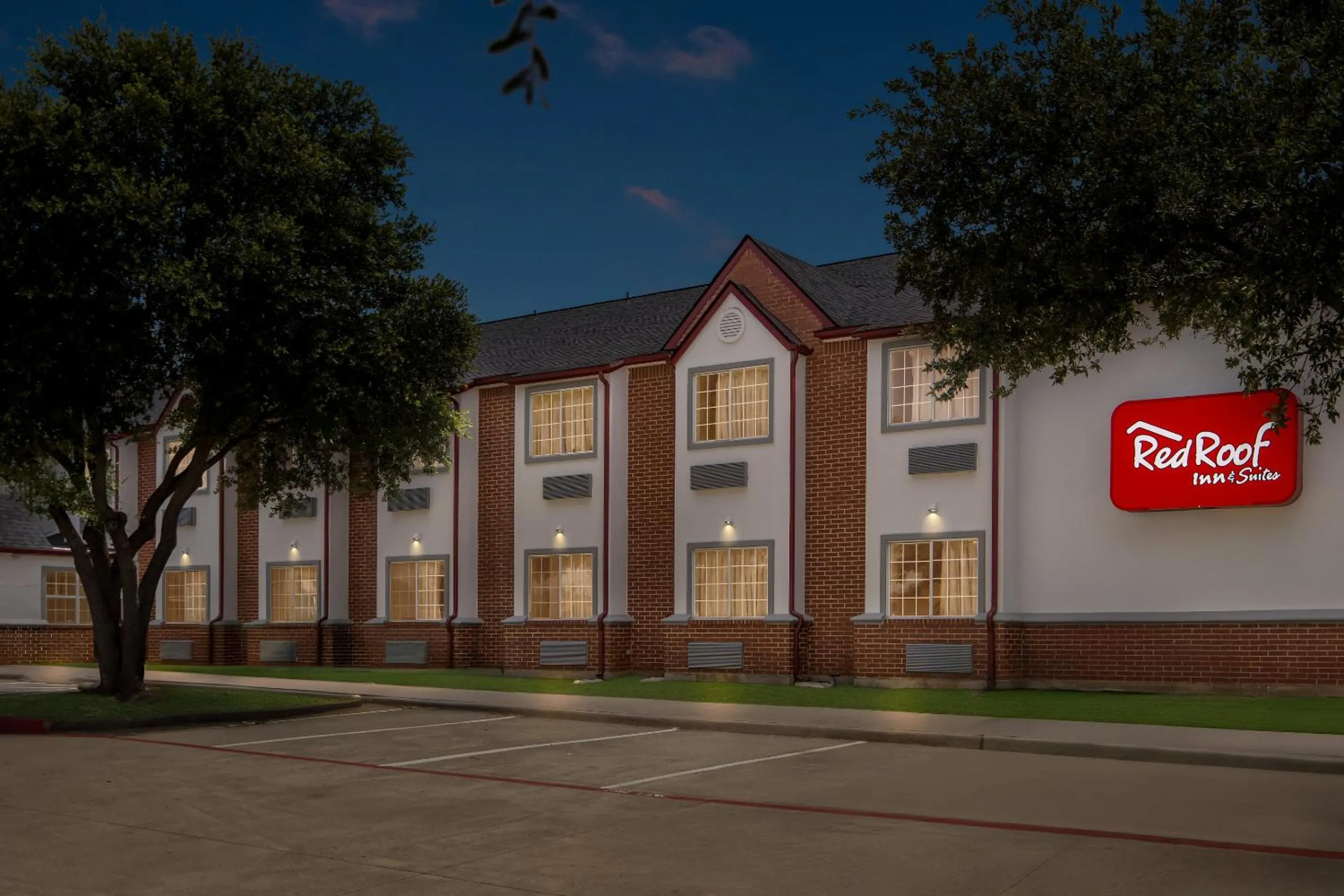 Facade/entrance in Red Roof Inn & Suites Euless - DFW Airport Southwest