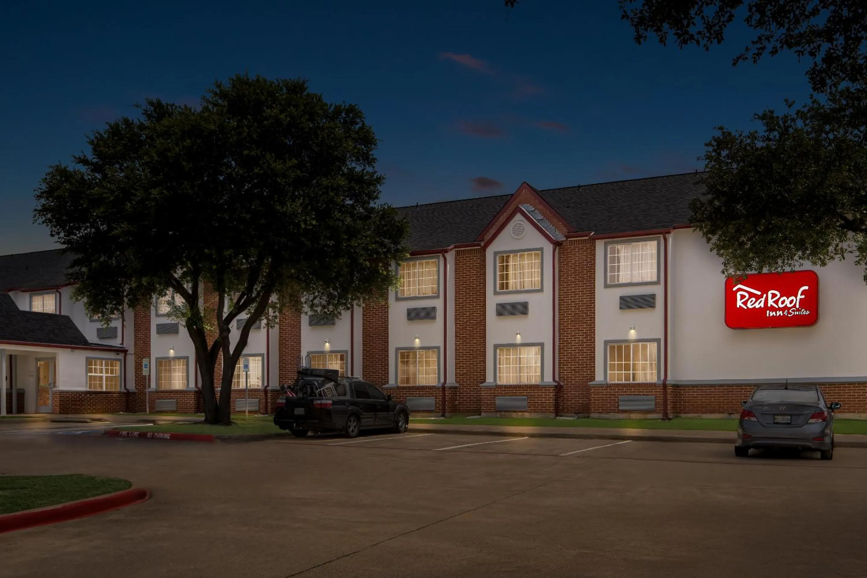 Facade/entrance in Red Roof Inn & Suites Euless - DFW Airport Southwest