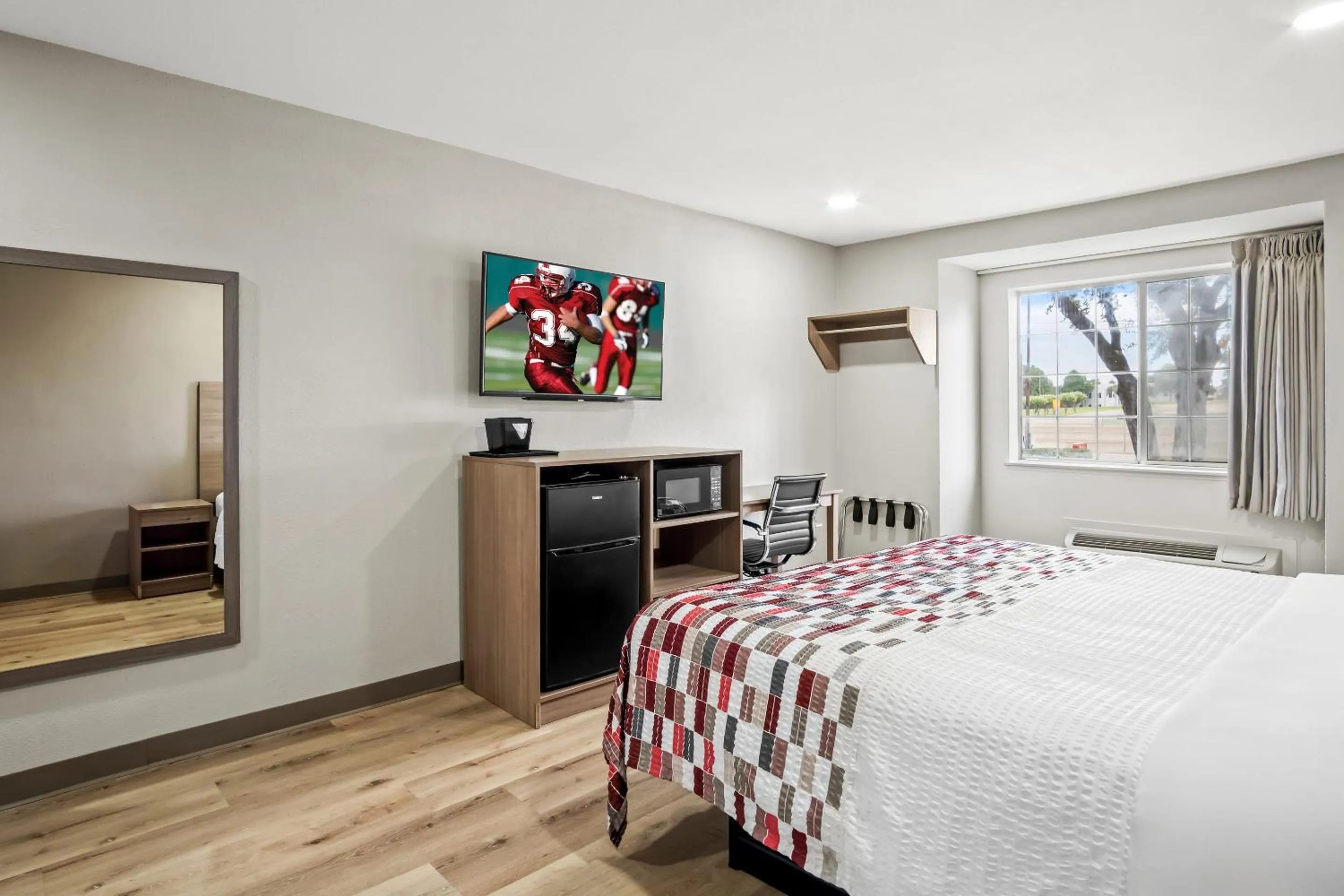 Photo of the whole room, Bed in Red Roof Inn & Suites Euless - DFW Airport Southwest