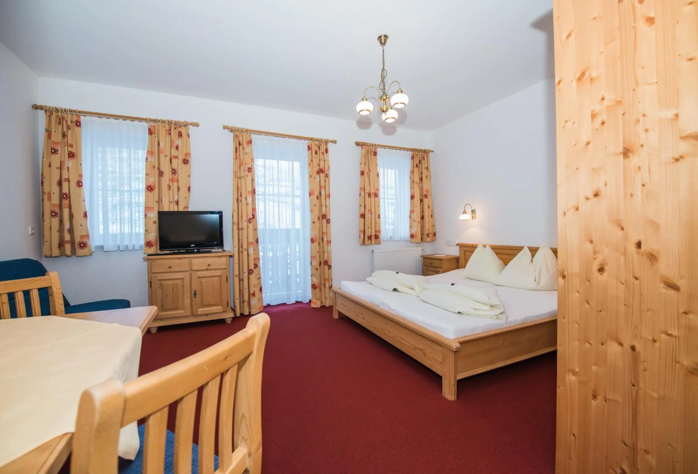 Photo of the whole room, Bed in Aparthotel Ederhof