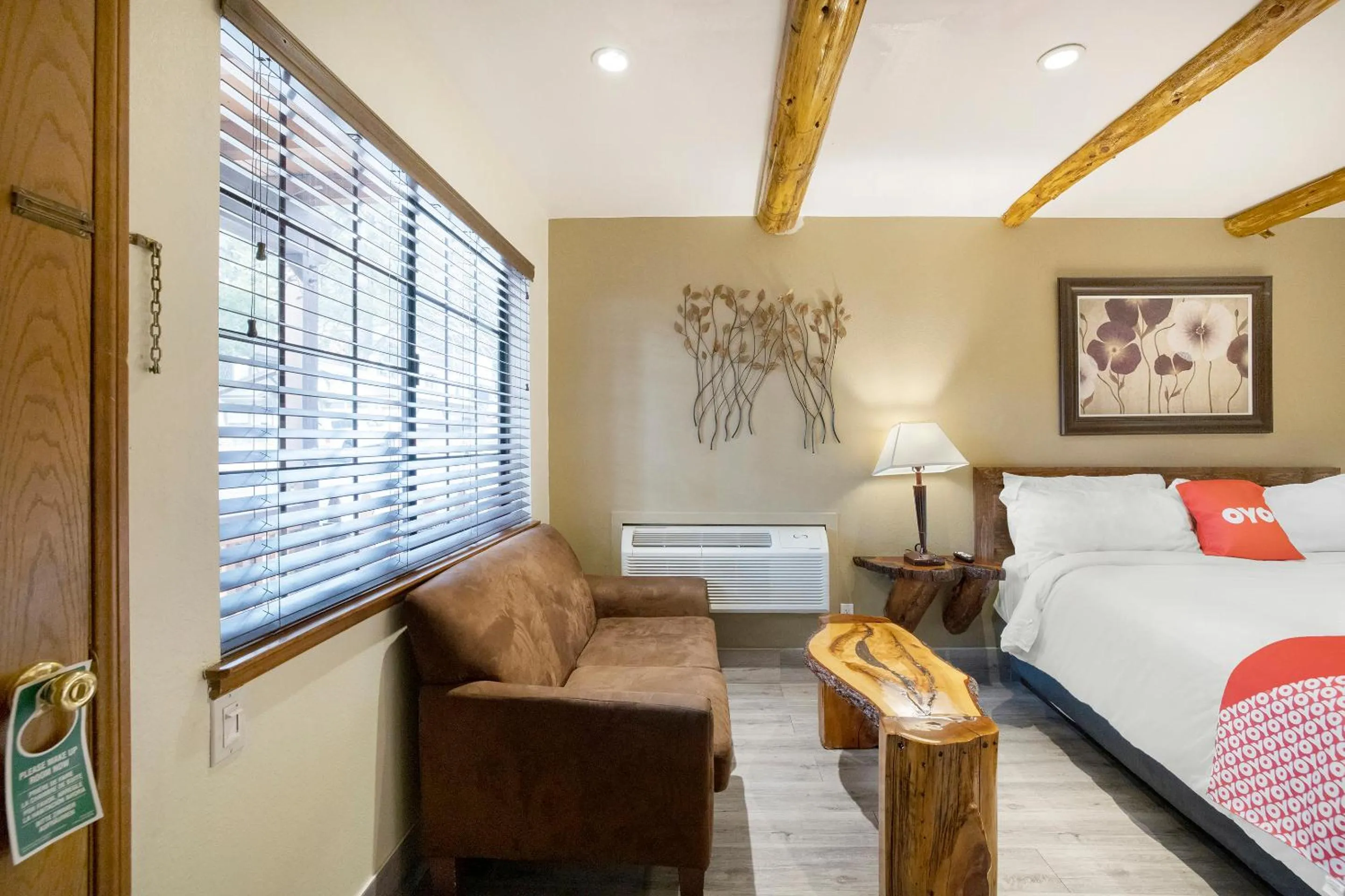 Seating Area in Sleepy Hollow Cabins & Hotel