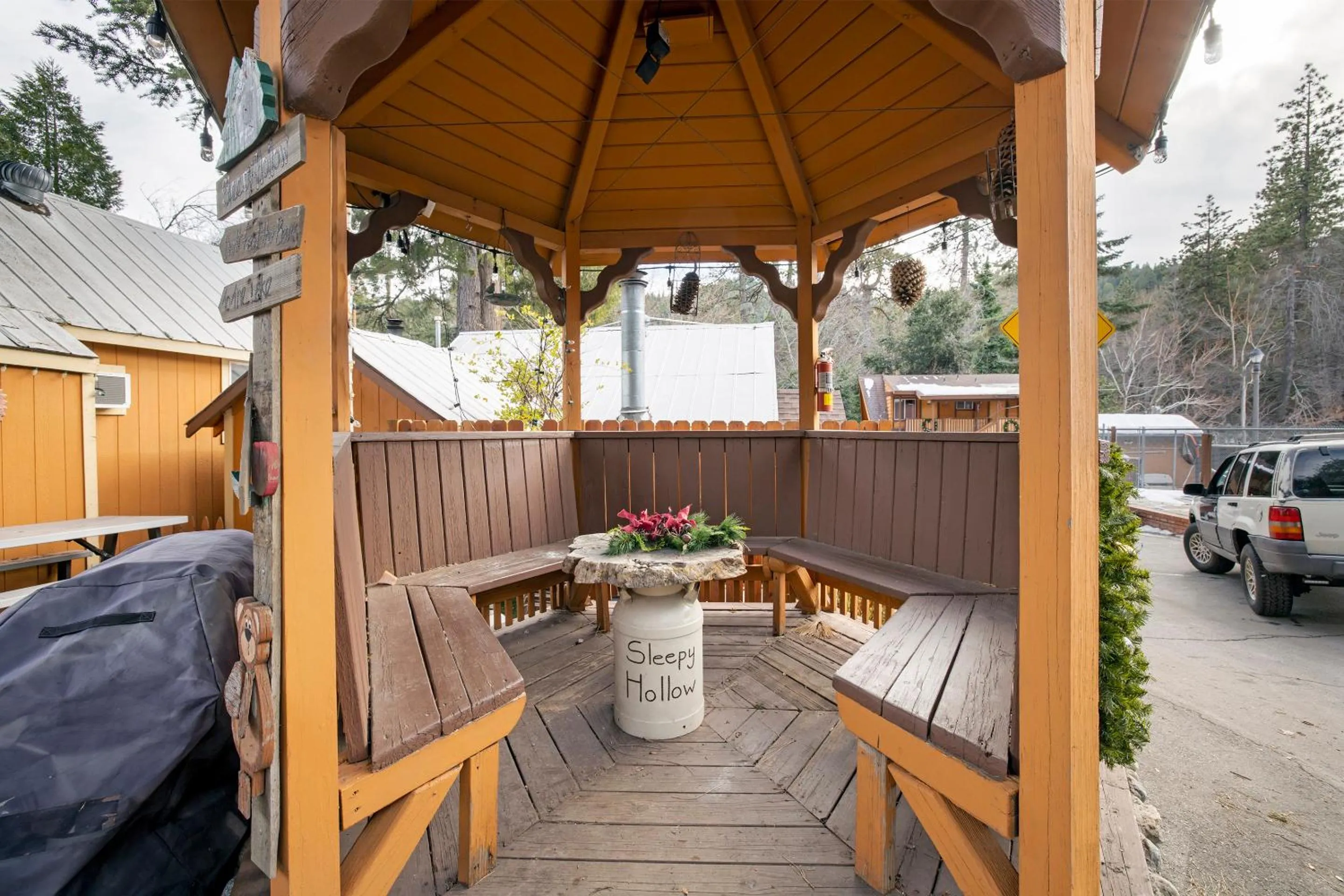 Patio in Sleepy Hollow Cabins & Hotel