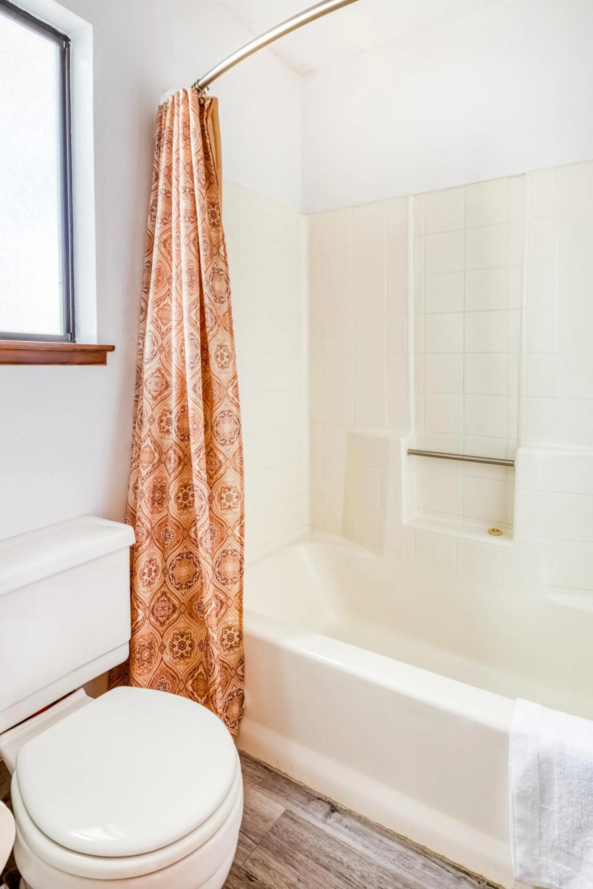 Bathroom in Sleepy Hollow Cabins & Hotel