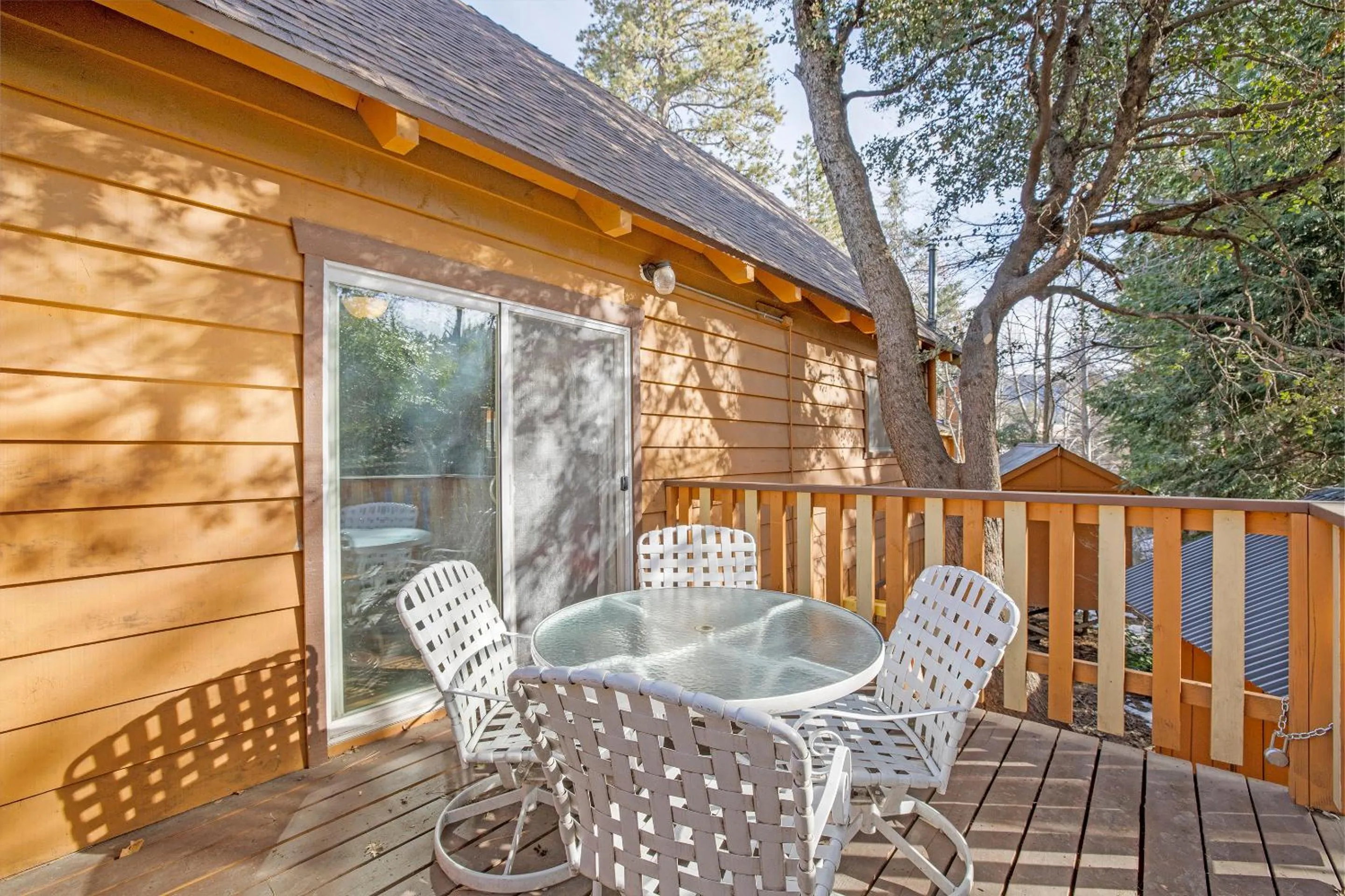 Patio in Sleepy Hollow Cabins & Hotel