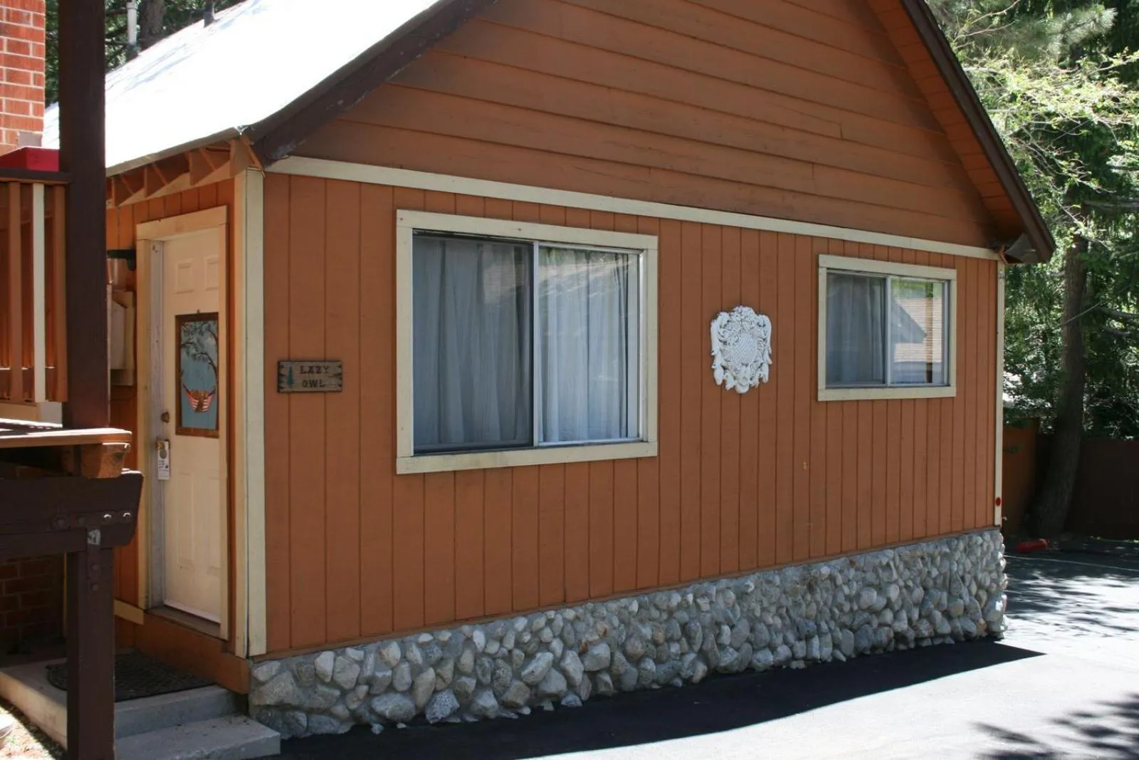 Property Building in Sleepy Hollow Cabins & Hotel