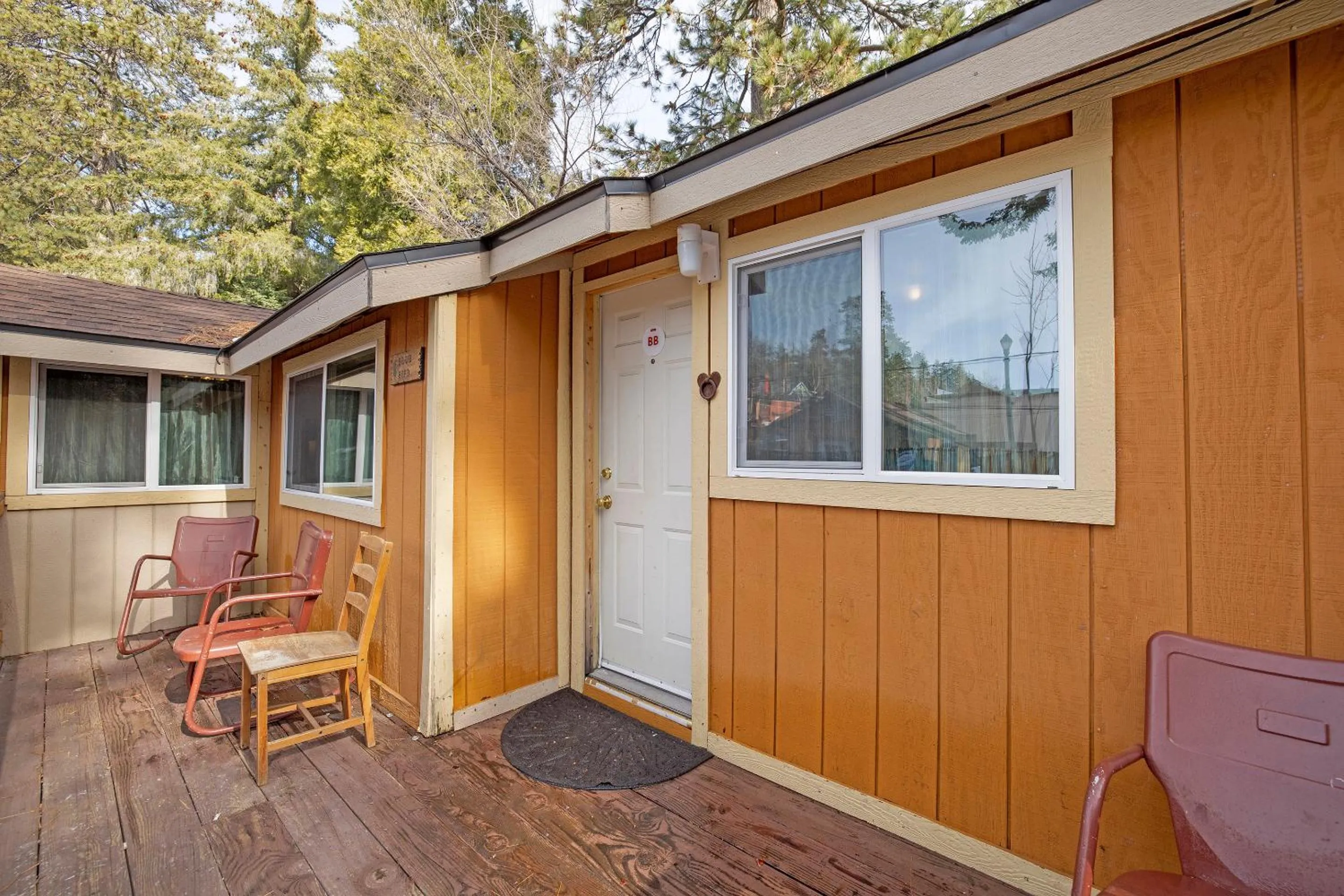 Patio in Sleepy Hollow Cabins & Hotel