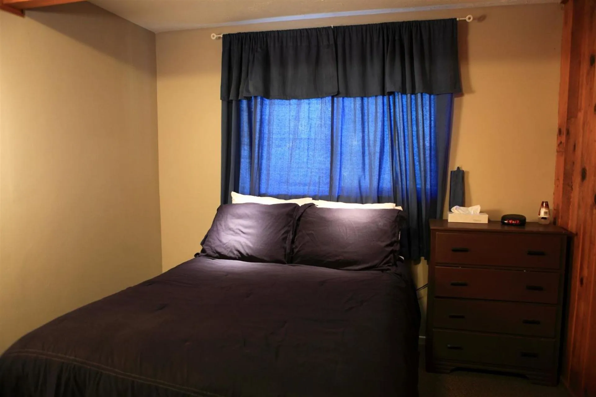 Bedroom in Sleepy Hollow Cabins & Hotel