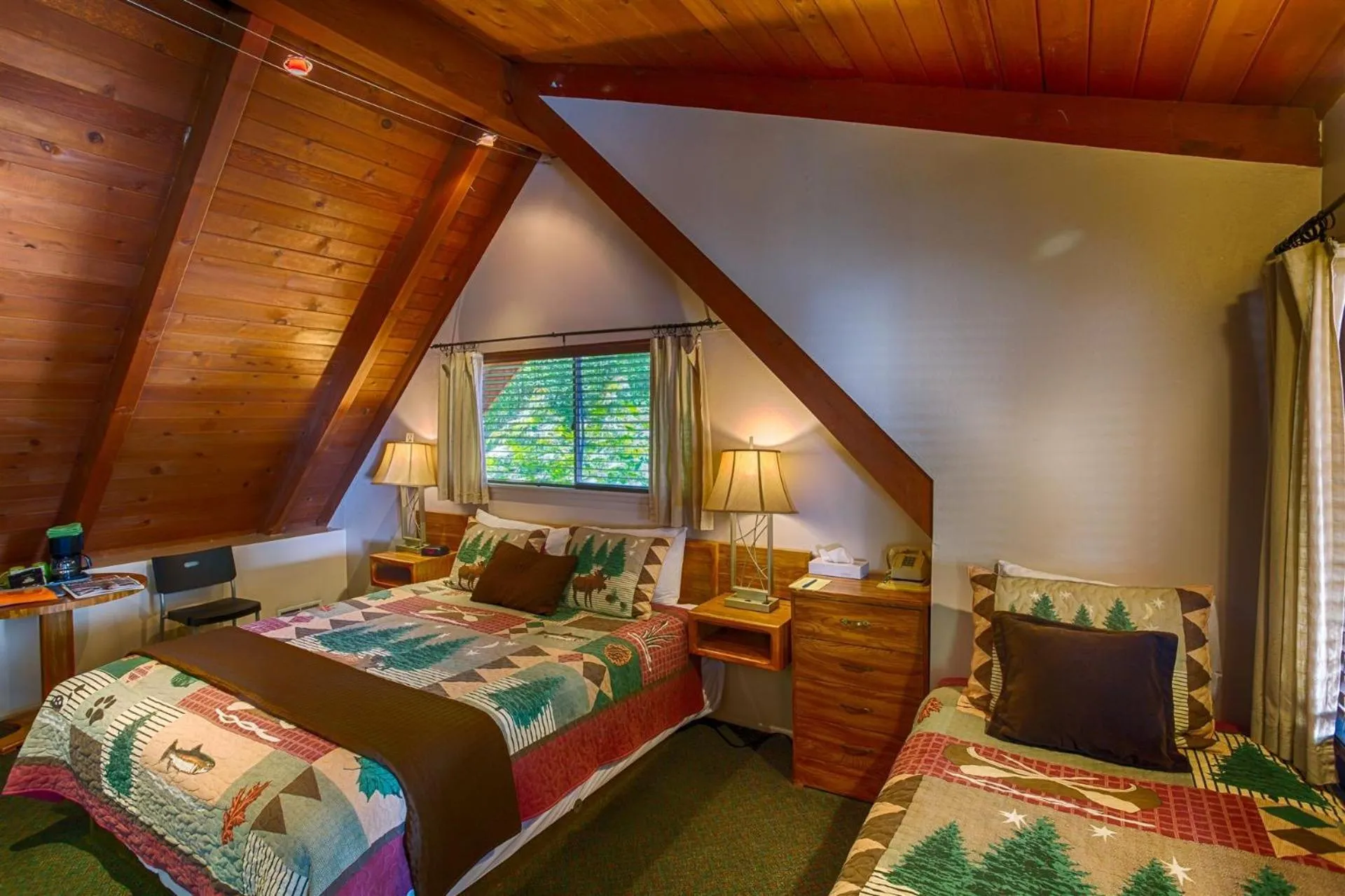 Photo of the whole room in Sleepy Hollow Cabins & Hotel