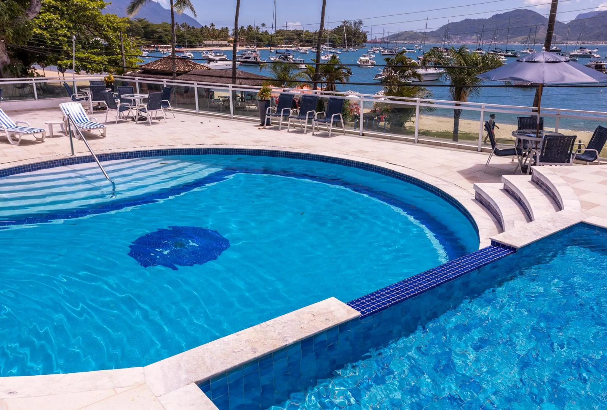 Swimming pool in Hotel Ilhabela