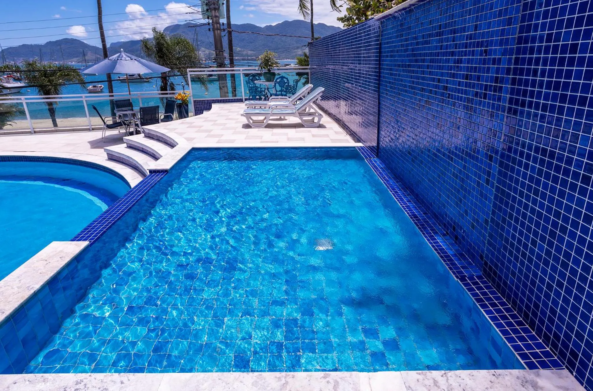 Swimming pool in Hotel Ilhabela