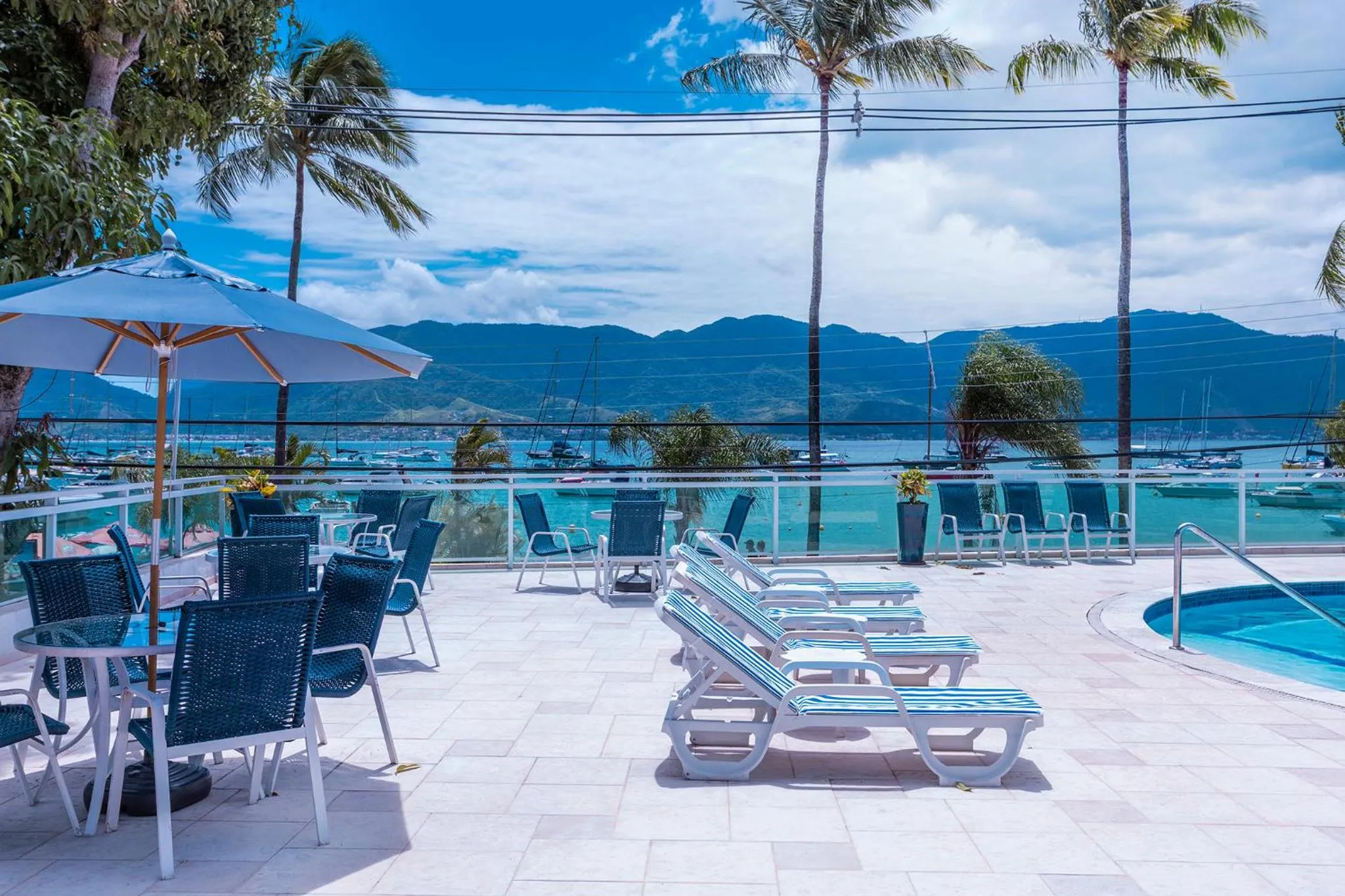 Swimming pool in Hotel Ilhabela