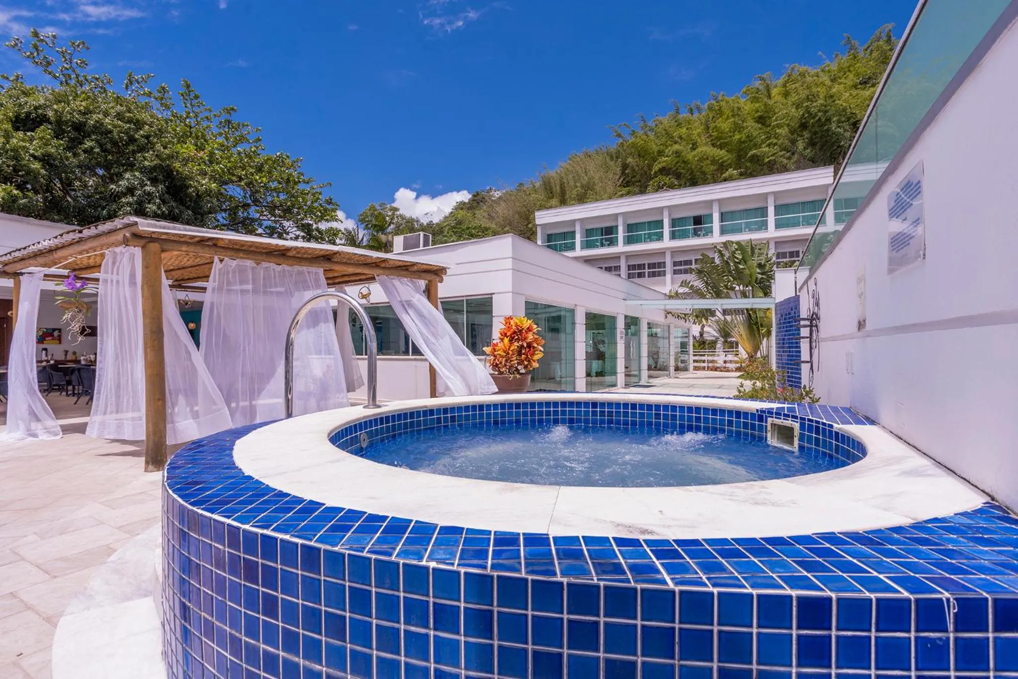 Swimming pool in Hotel Ilhabela
