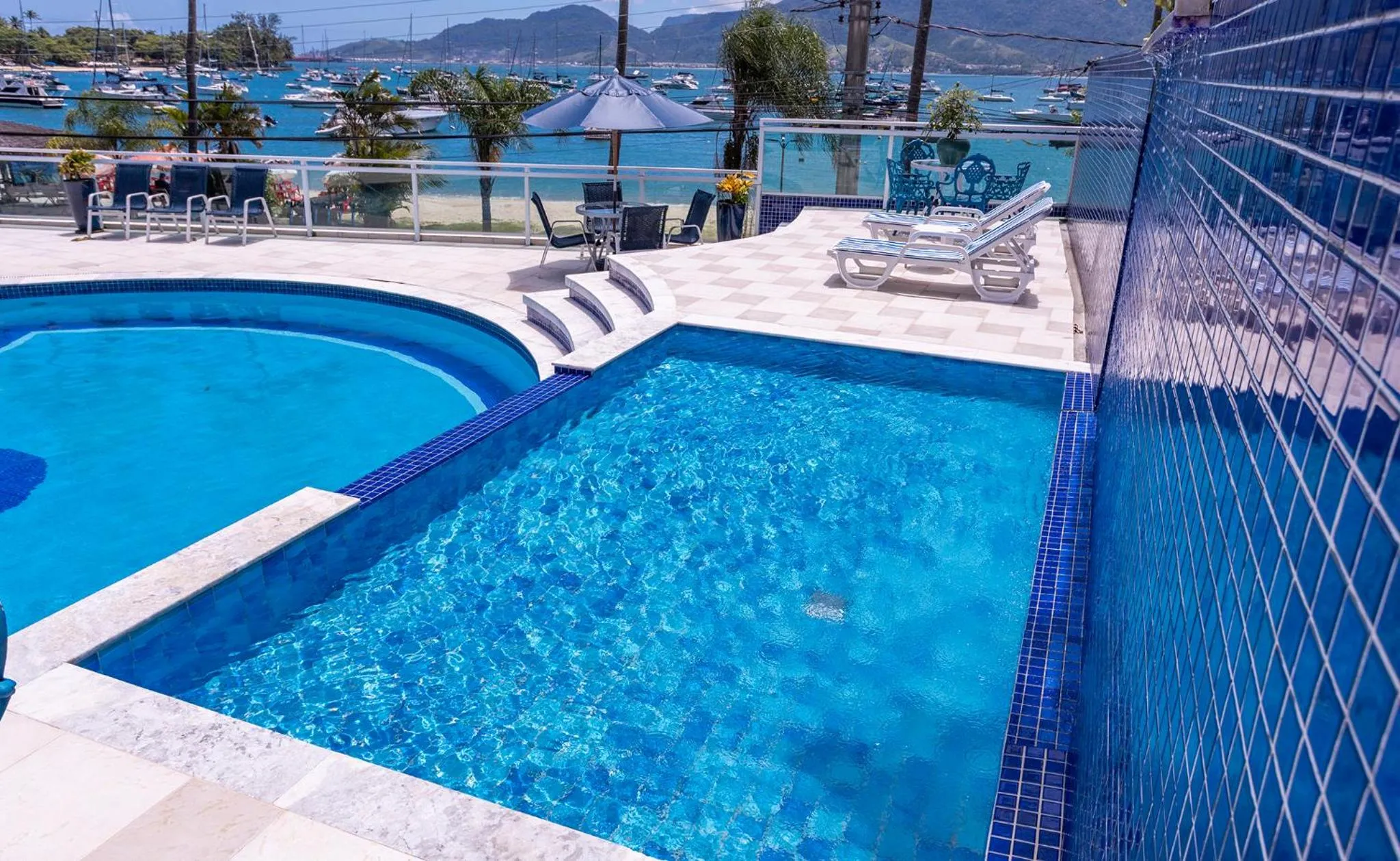 Swimming pool in Hotel Ilhabela