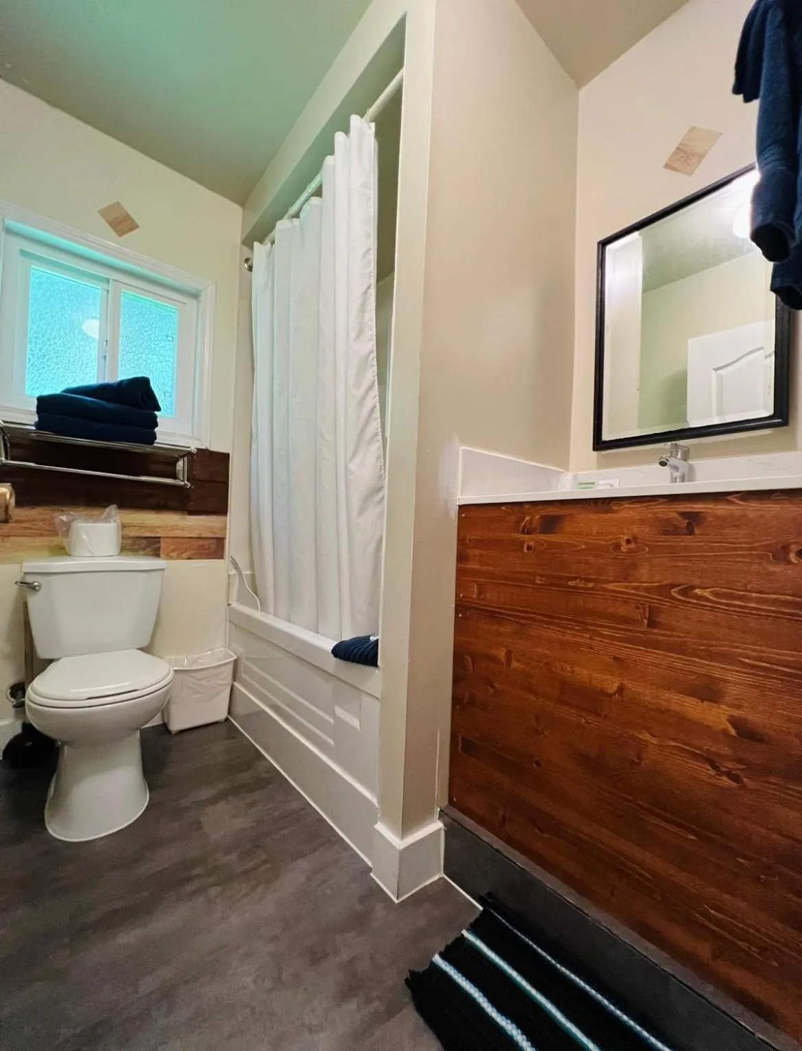 Bathroom in Holiday Motel & RV Resort