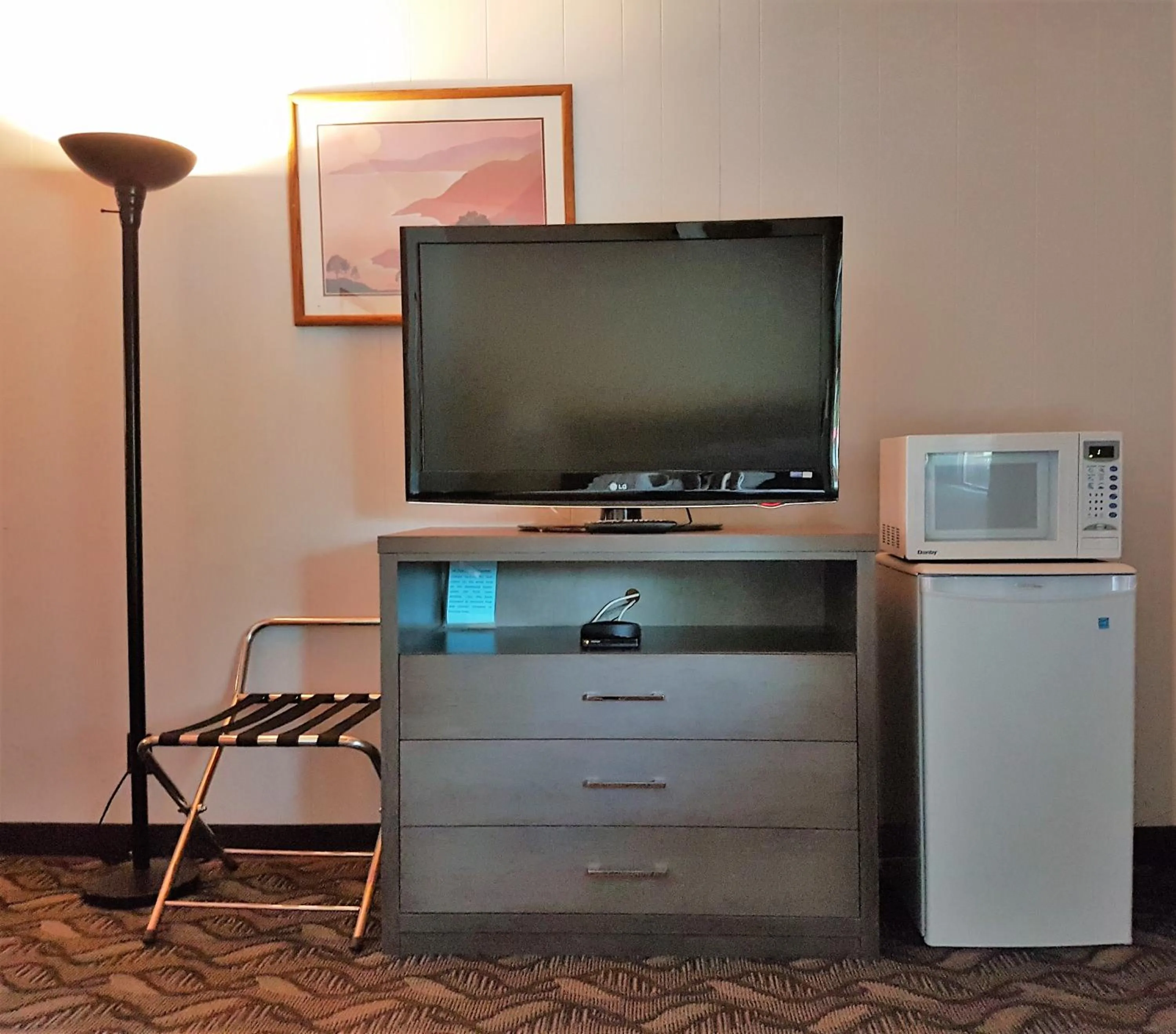 TV and multimedia in Holiday Motel & RV Resort