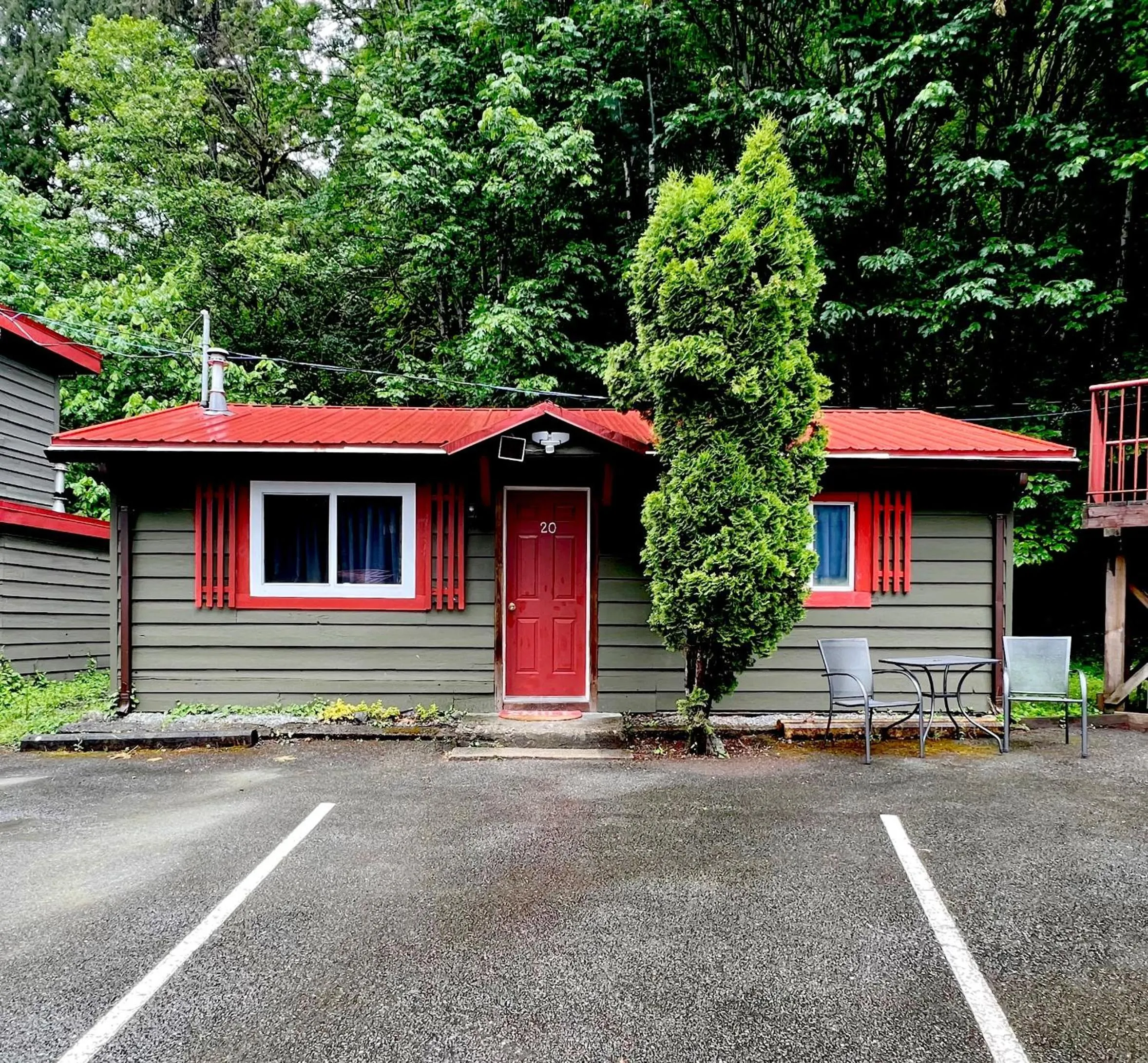 Property building in Holiday Motel & RV Resort