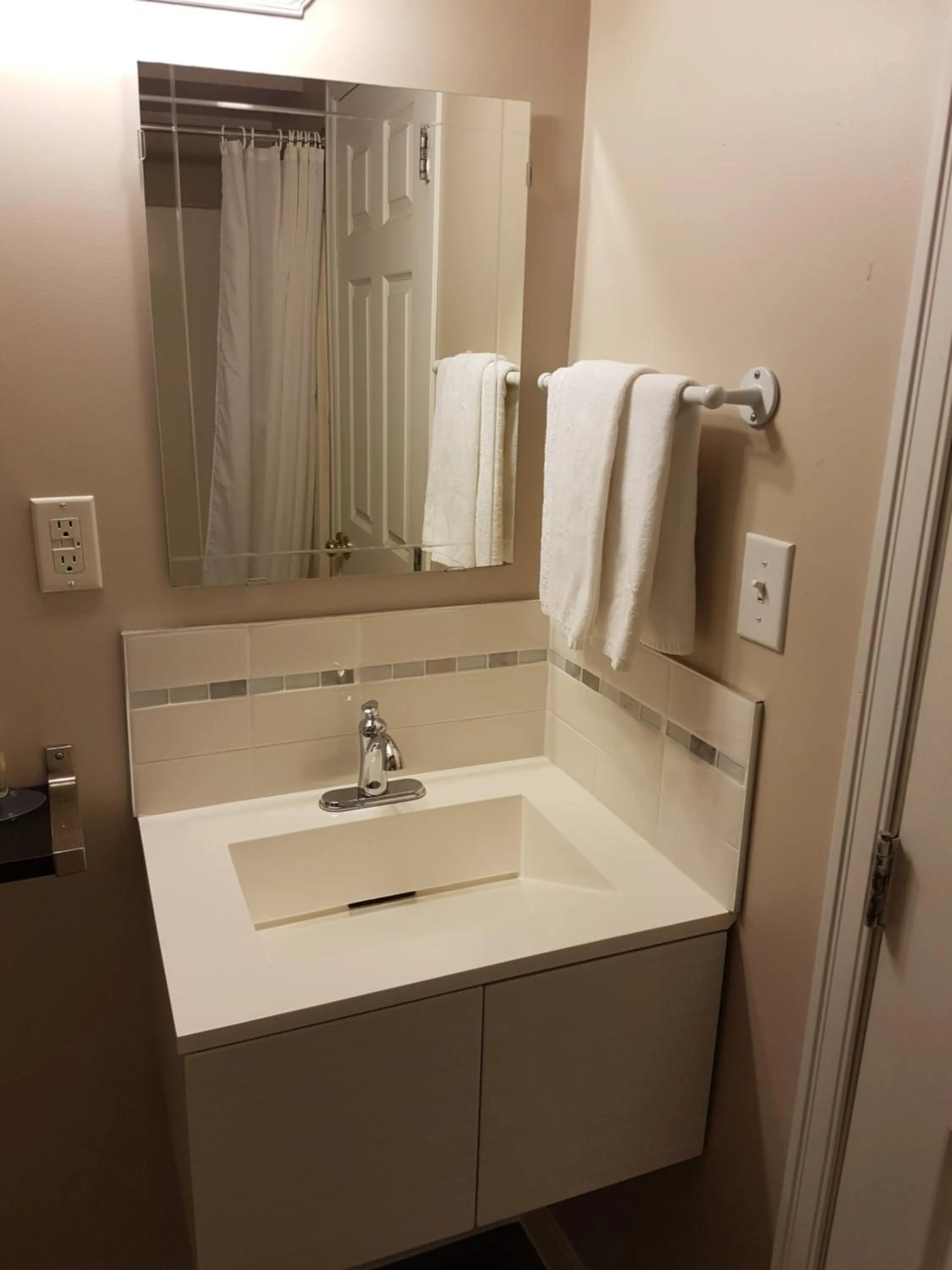 Bathroom in Holiday Motel & RV Resort