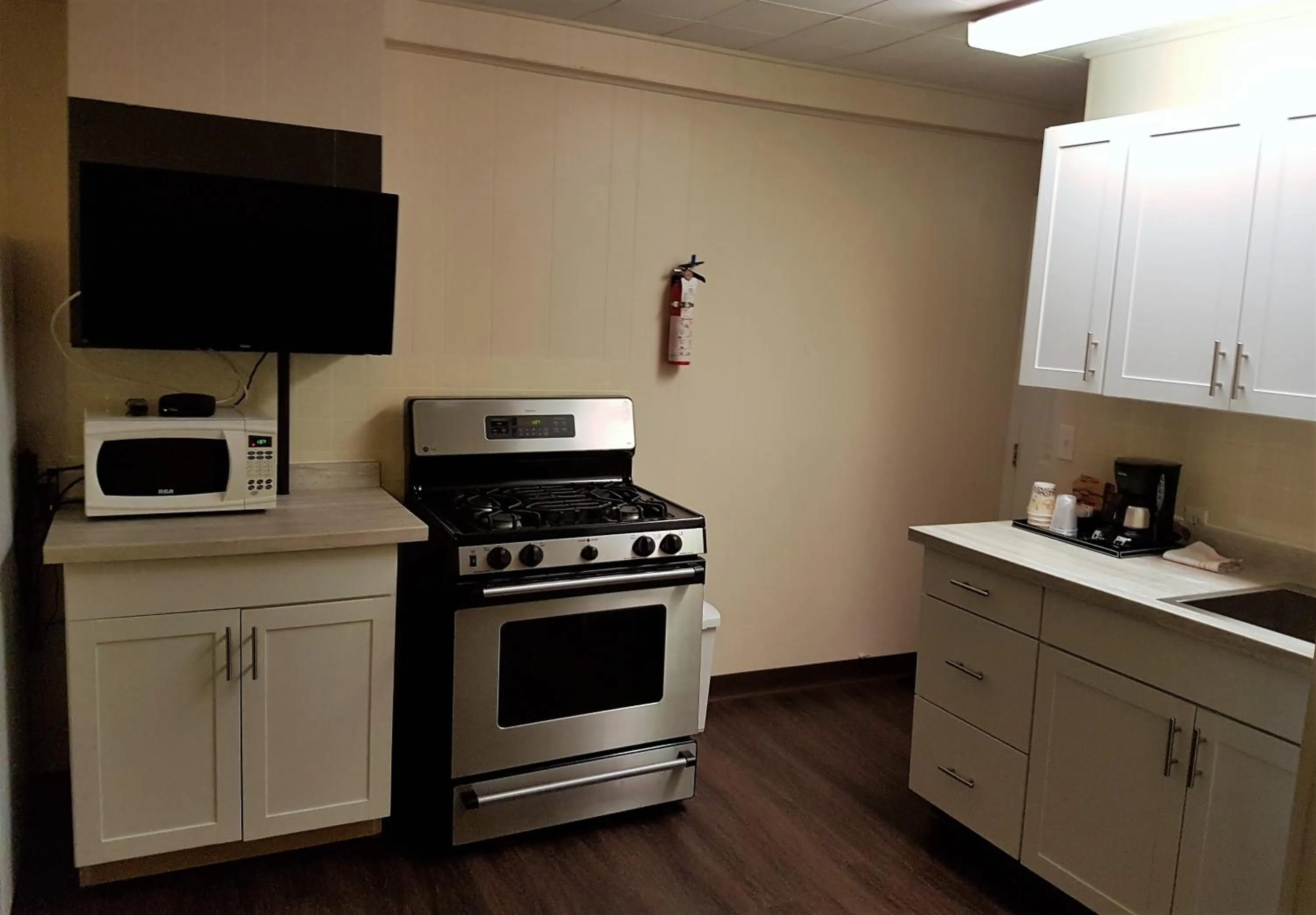 Kitchen or kitchenette in Holiday Motel & RV Resort