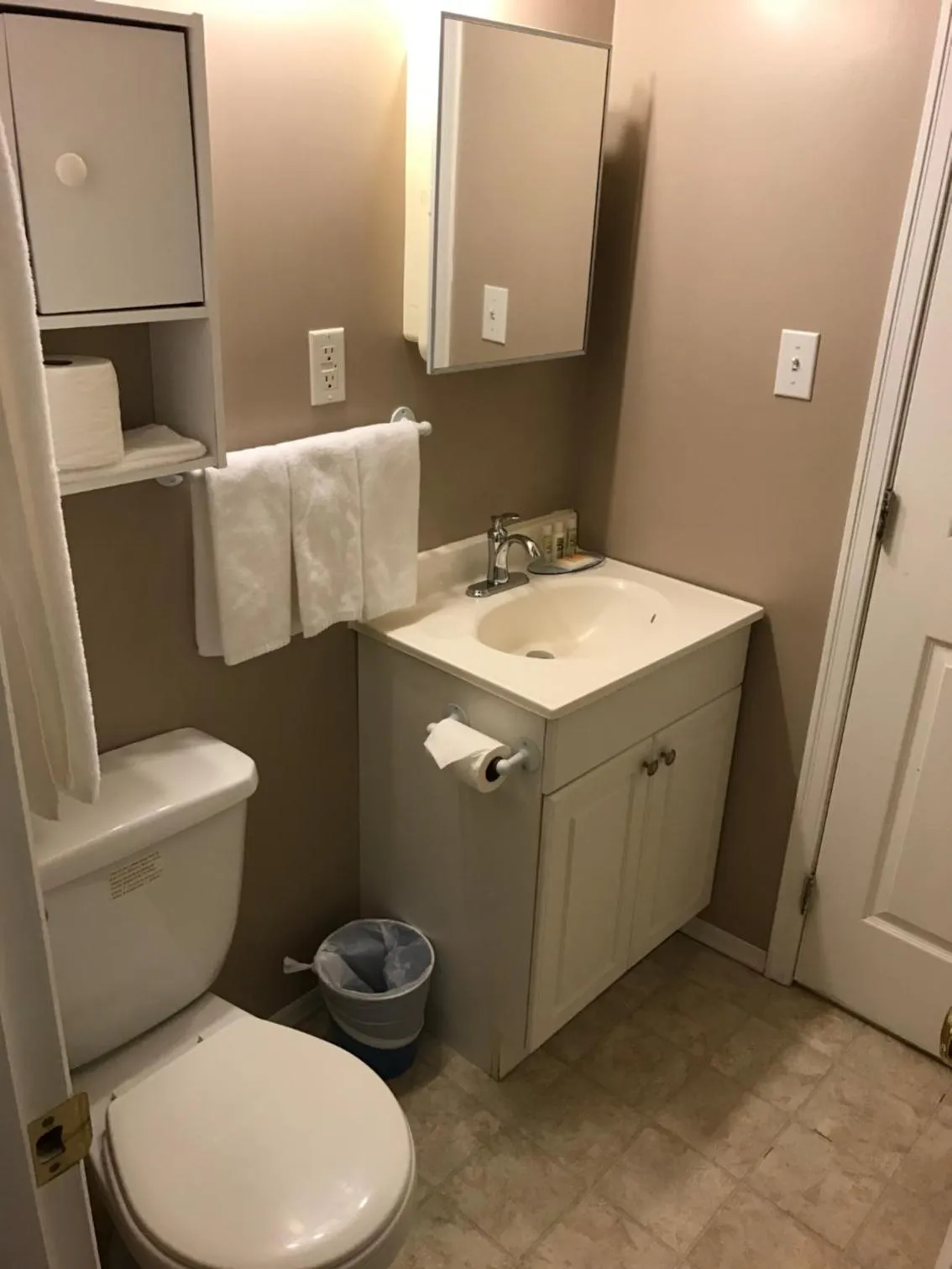 Bathroom in Holiday Motel & RV Resort