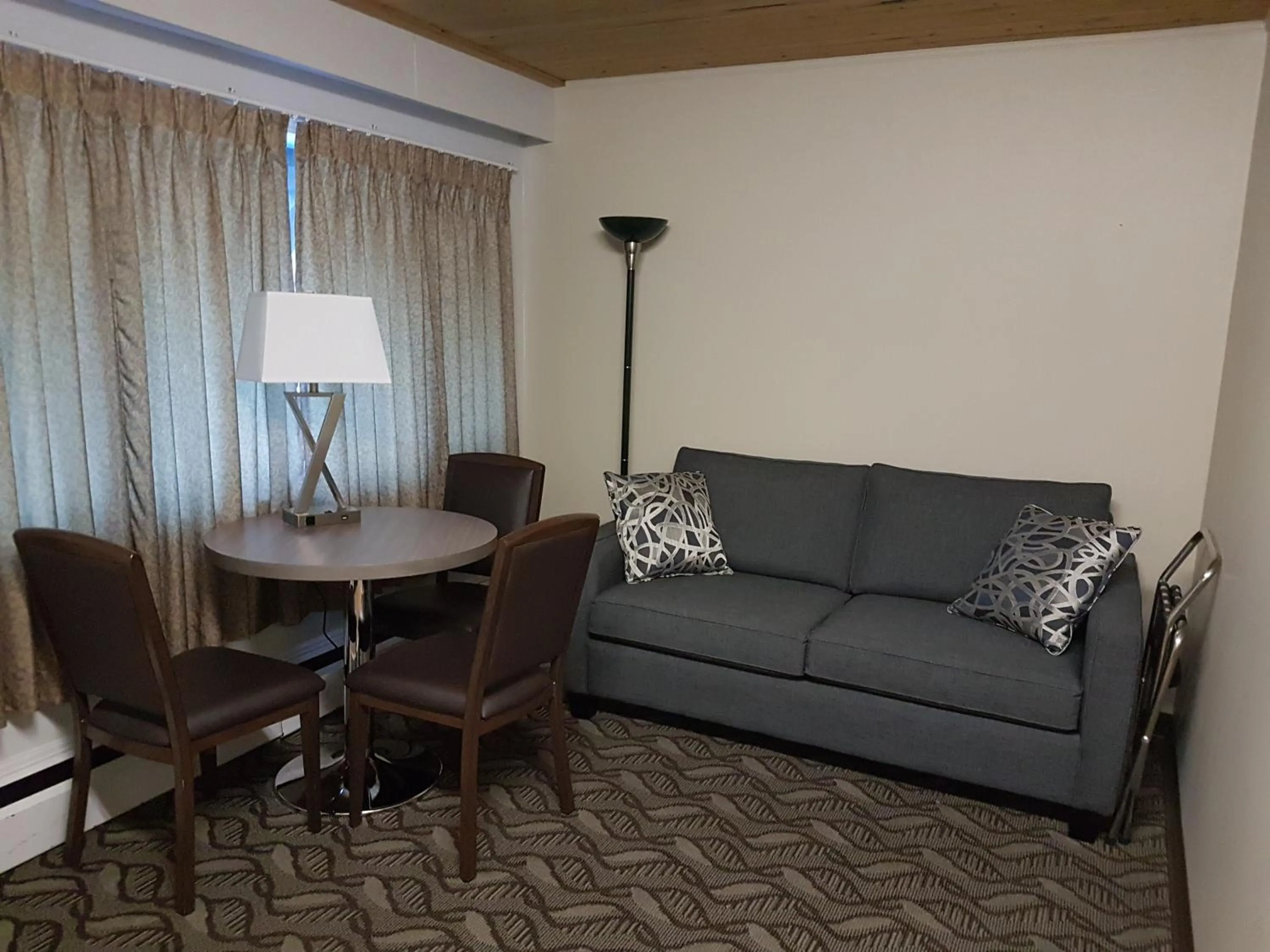 Seating area in Holiday Motel & RV Resort