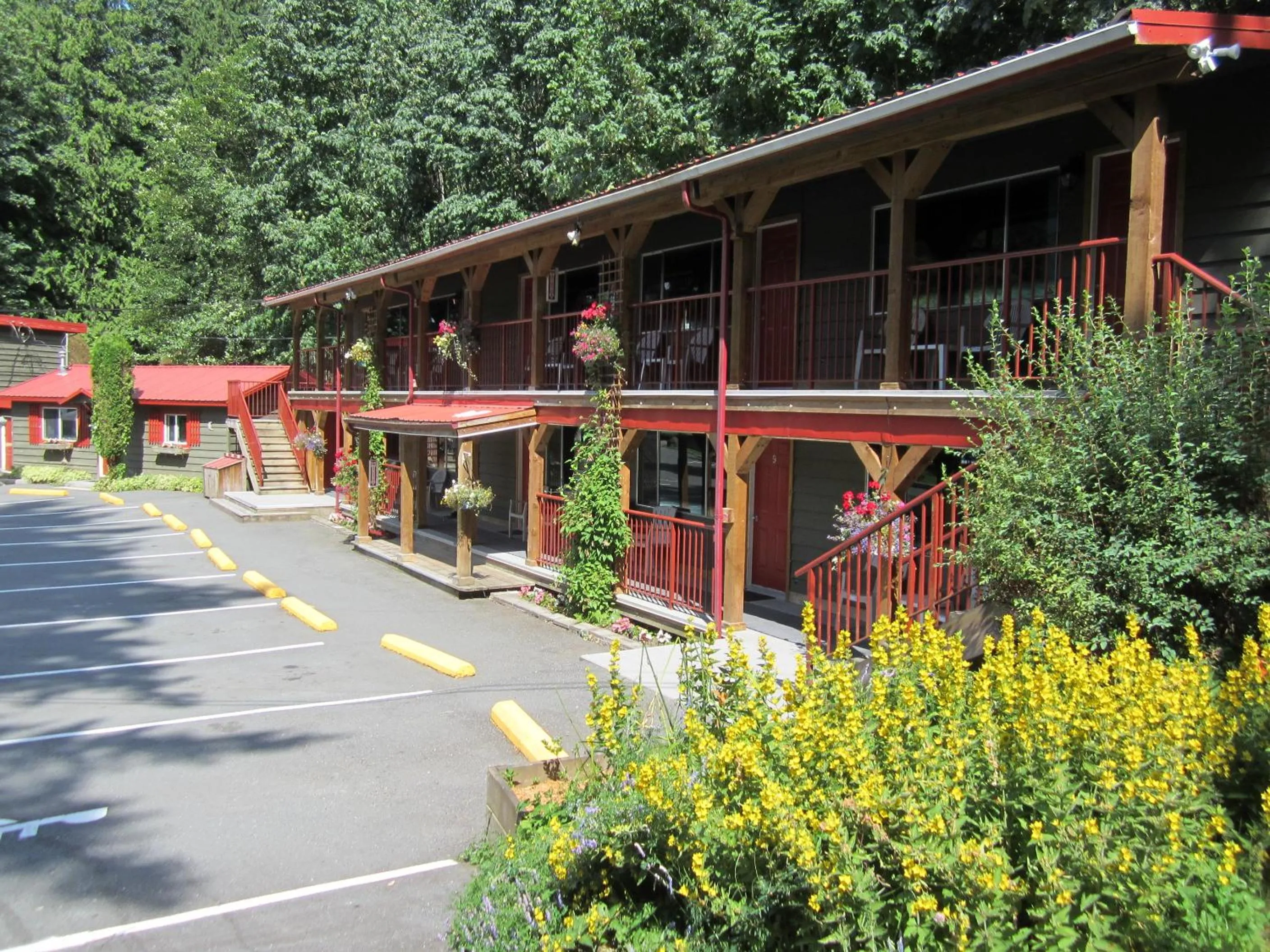 Property building in Holiday Motel & RV Resort