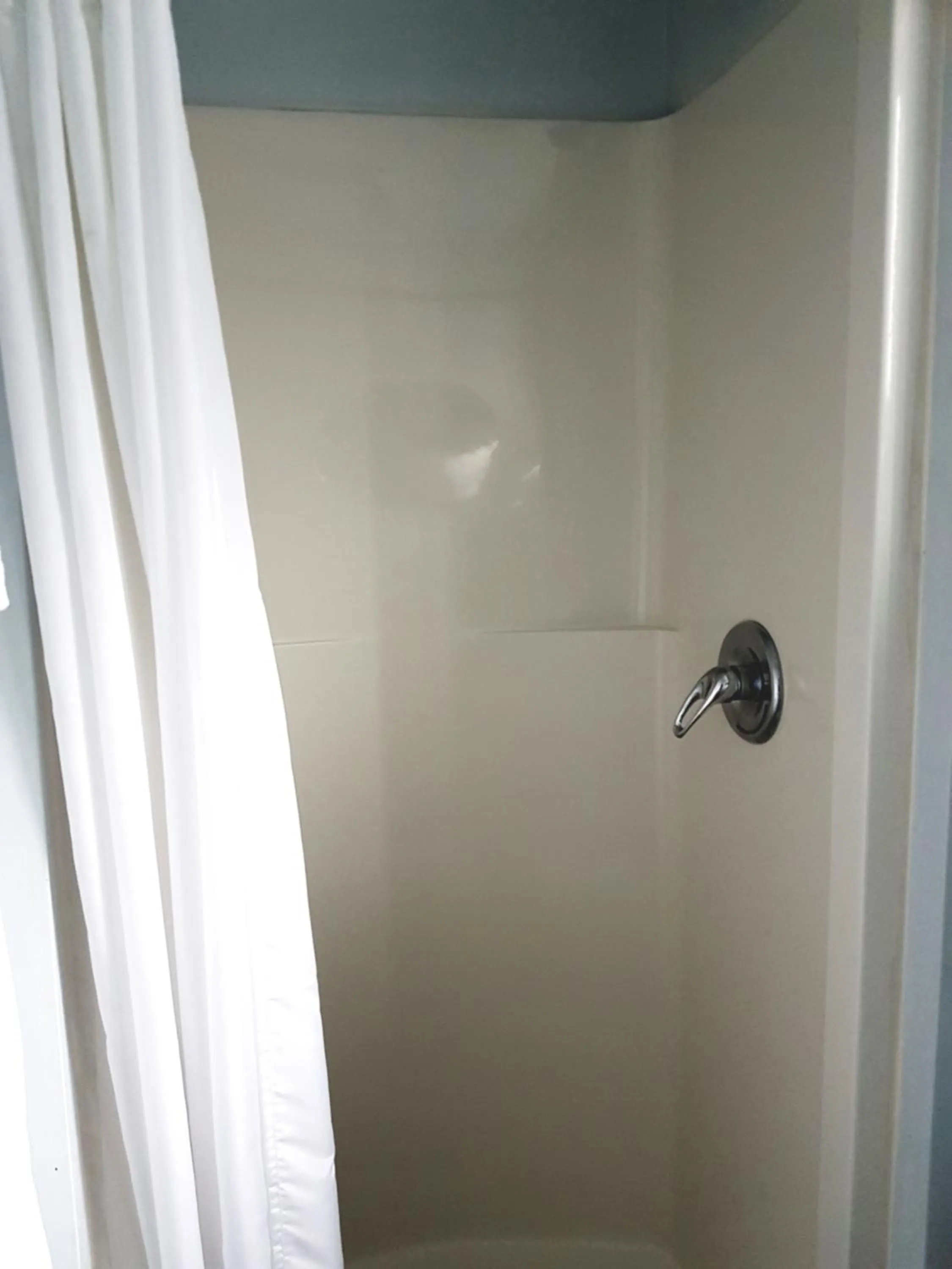 Bathroom in Holiday Motel & RV Resort