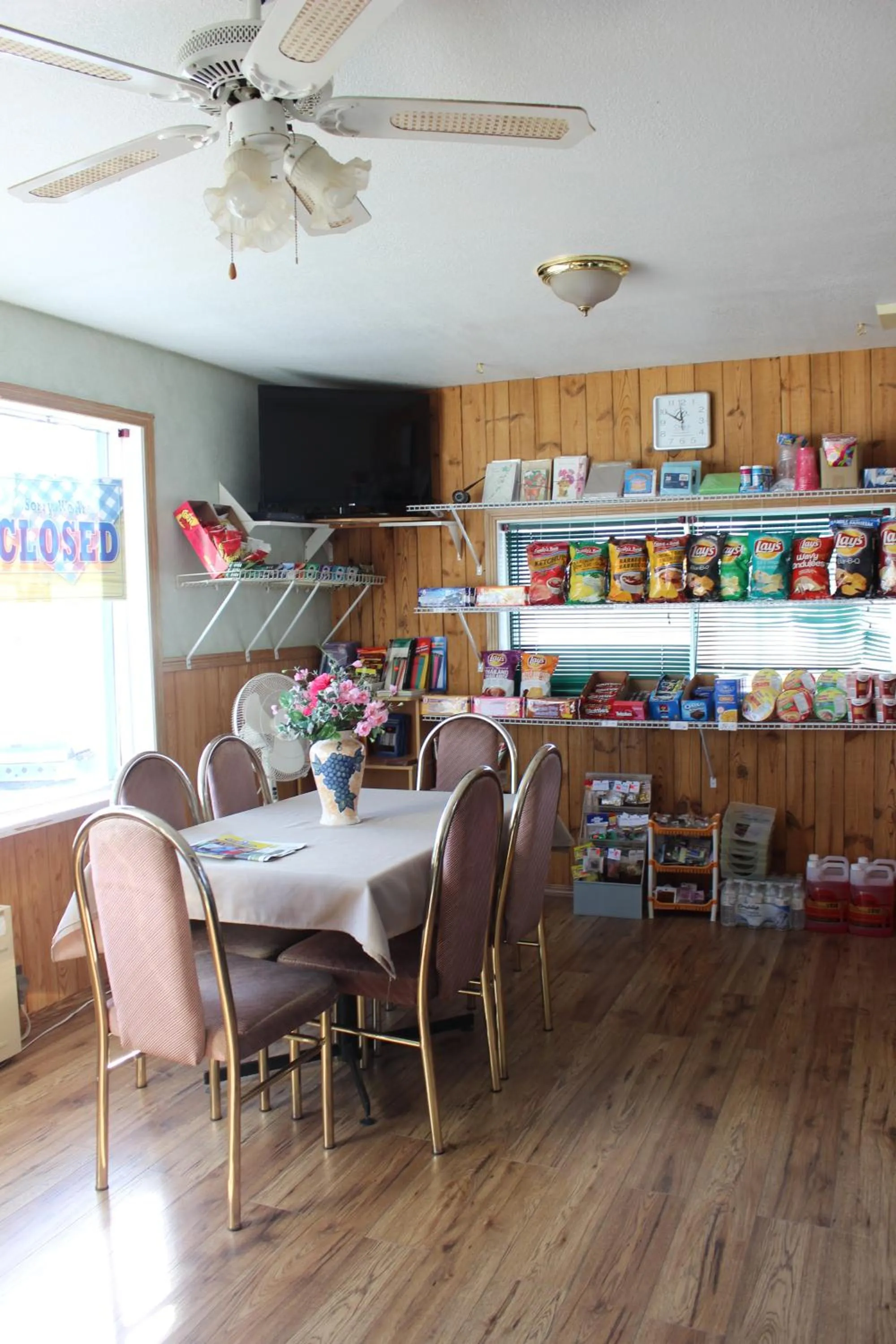 On-site shops in Raval Paradise Motel and RV Park