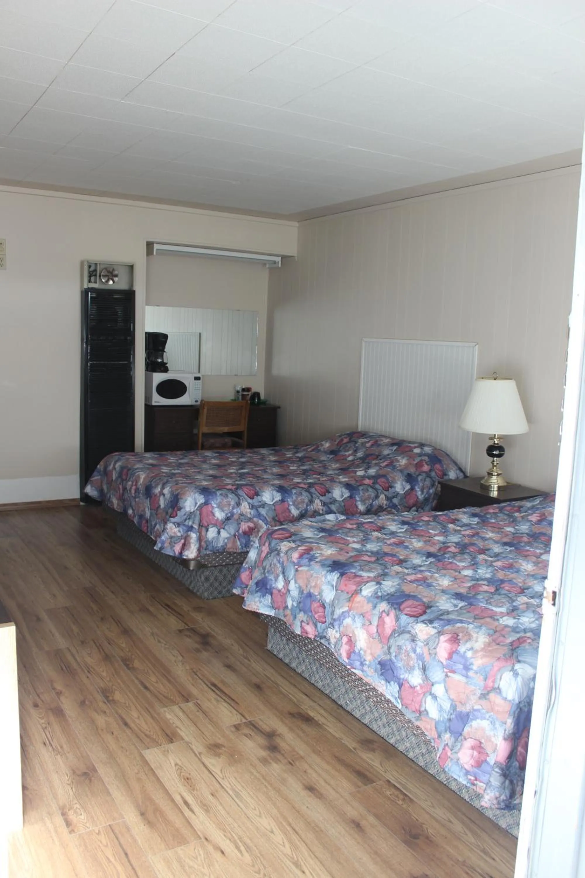 Bedroom, Bed in Raval Paradise Motel and RV Park