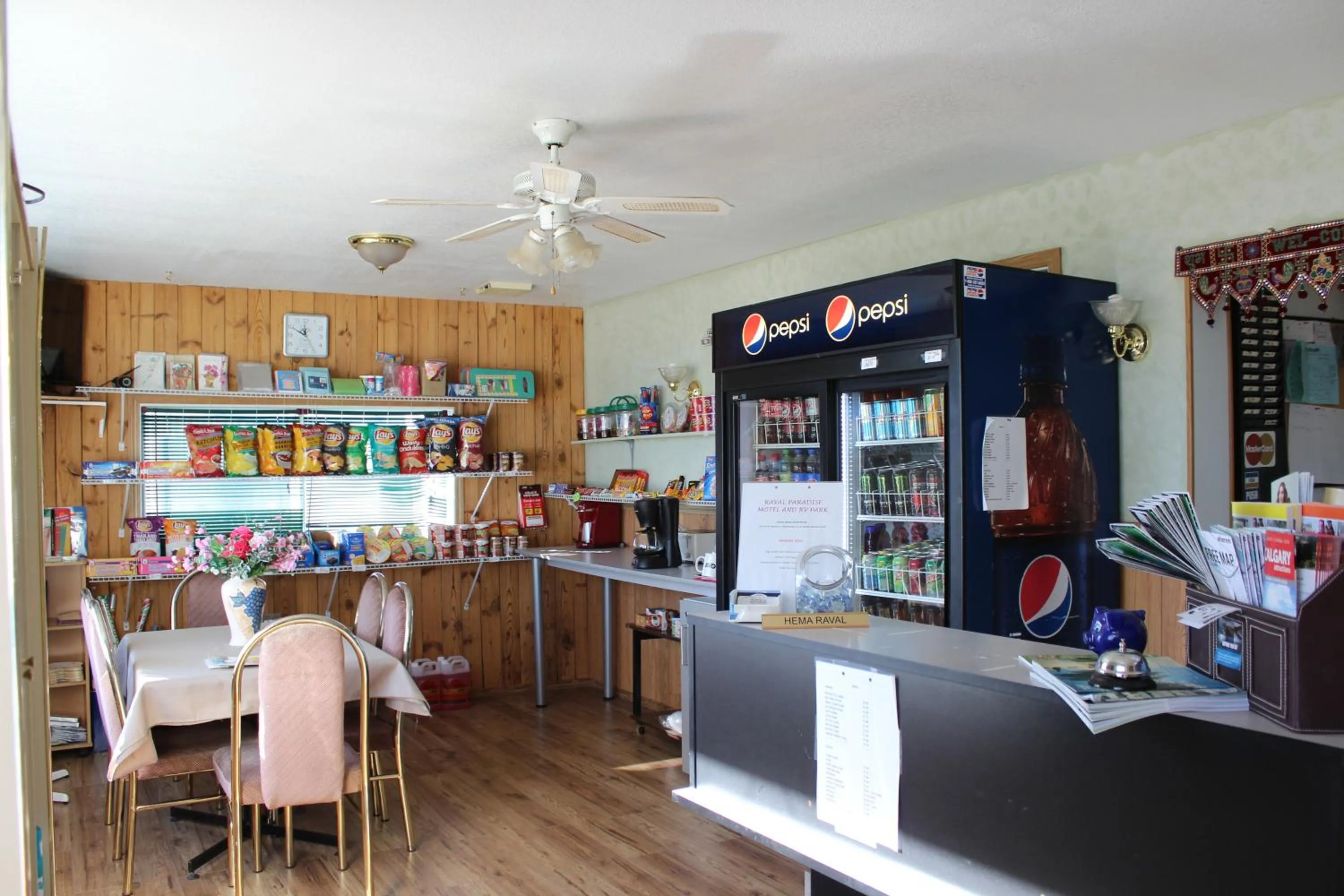 Lobby or reception in Raval Paradise Motel and RV Park