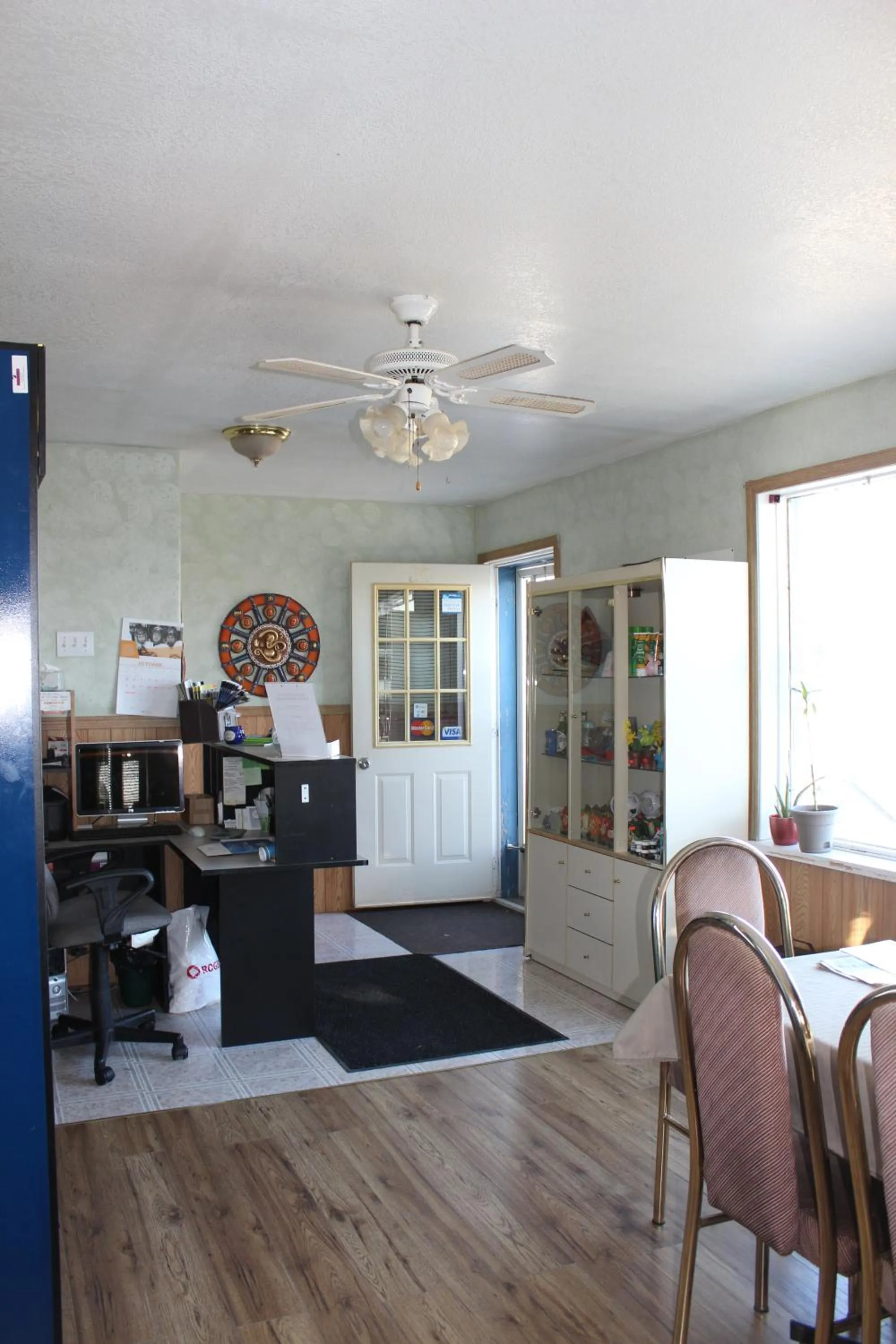 Lobby or reception in Raval Paradise Motel and RV Park
