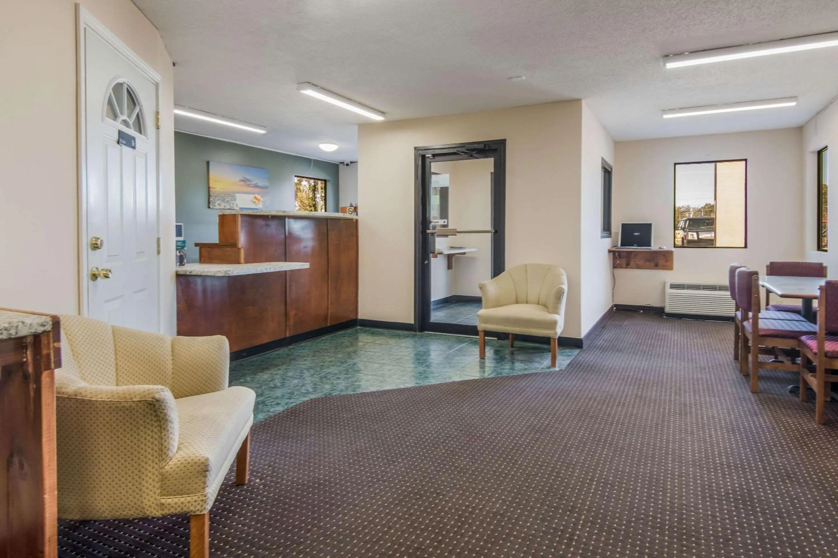 Lobby or reception in Rodeway Inn & Suites Dublin
