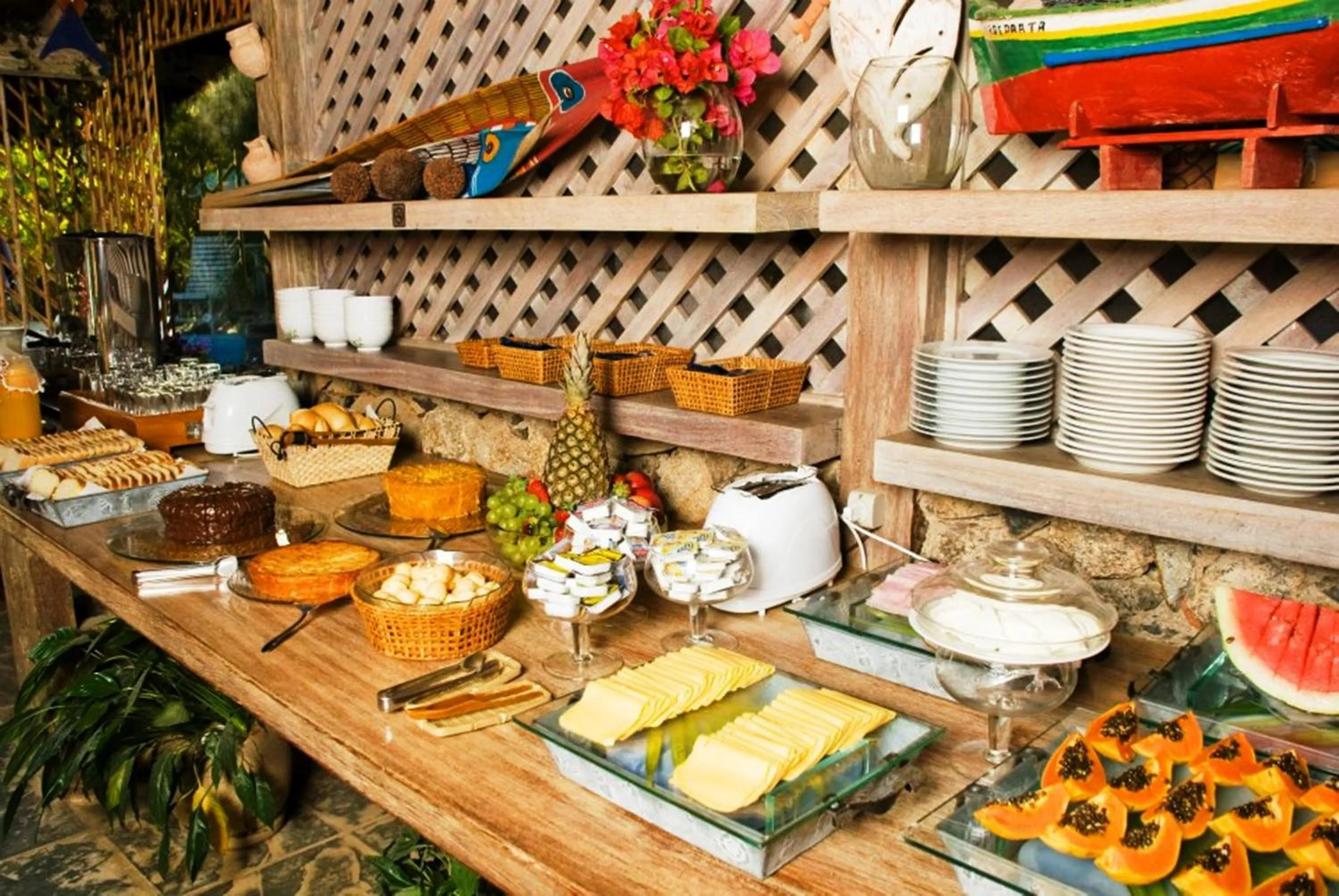 Restaurant/places to eat in Pousada Montemar