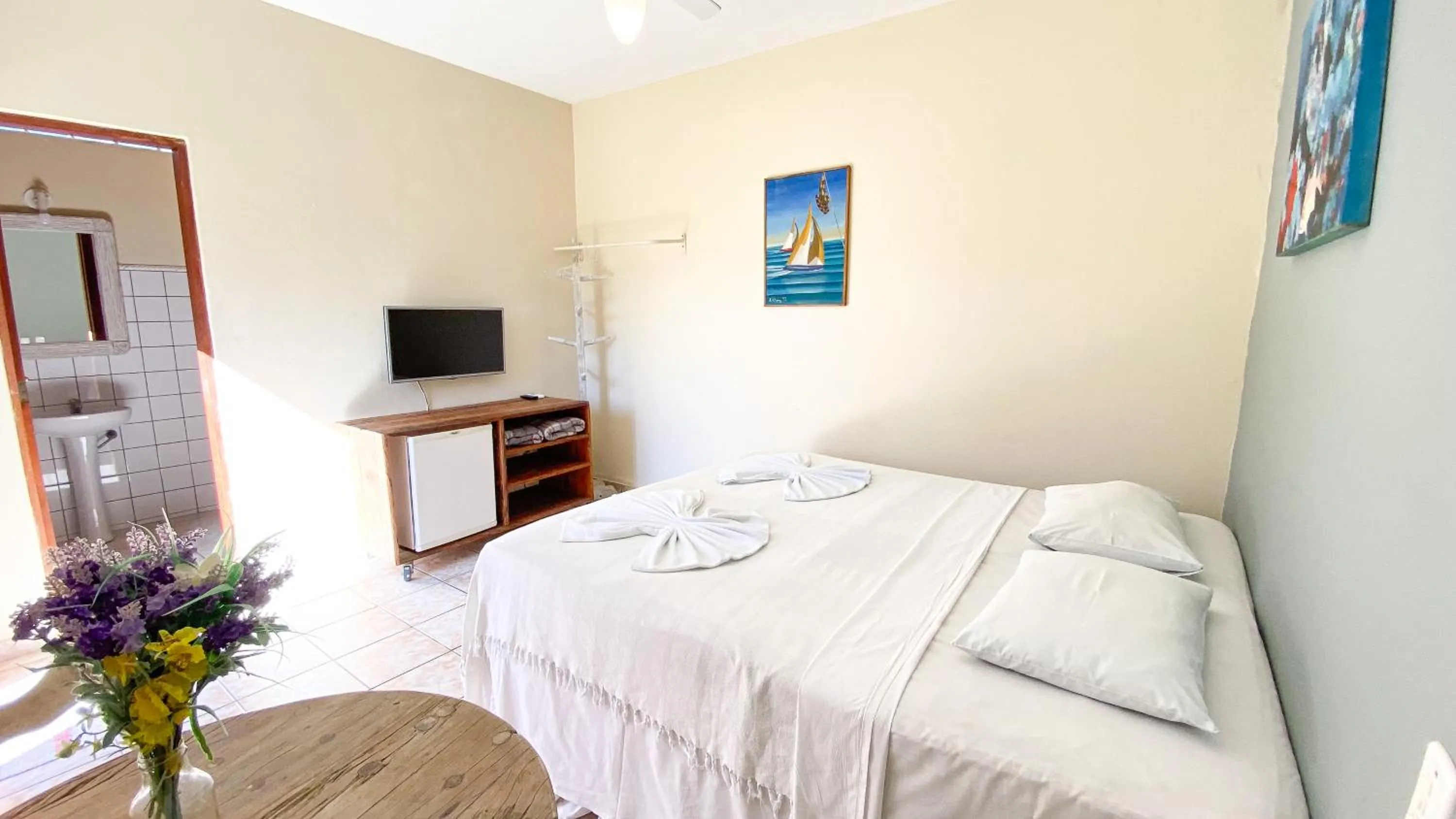 Photo of the whole room, Bed in Pousada Montemar