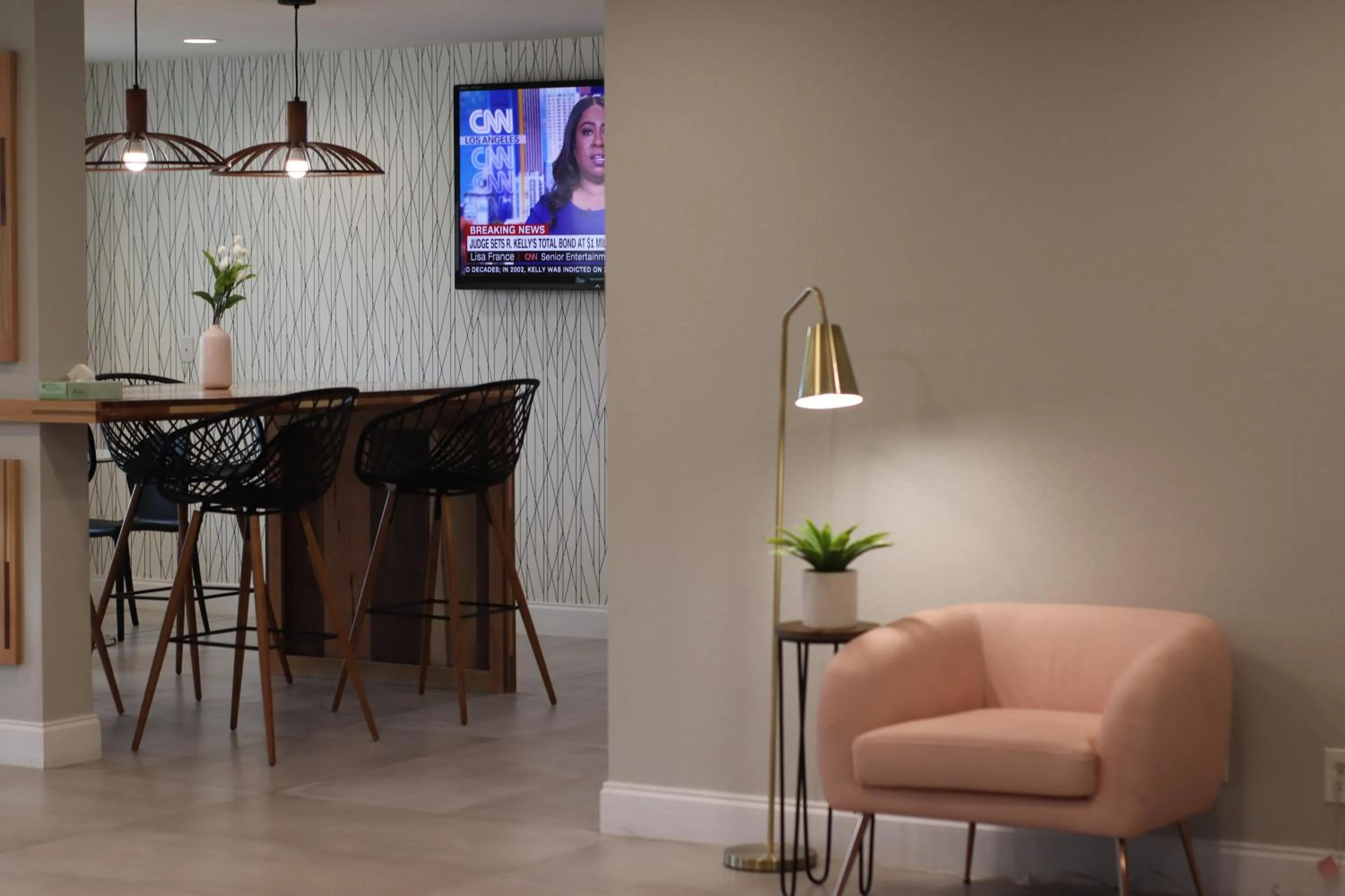 Communal lounge/ TV room in Arya Inn and Suites