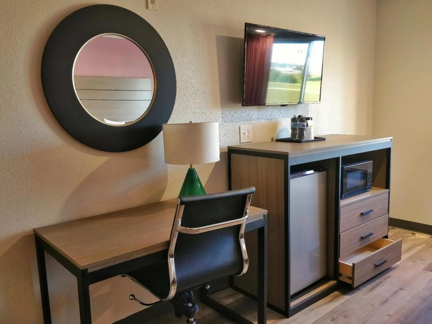 TV and multimedia in Arya Inn and Suites