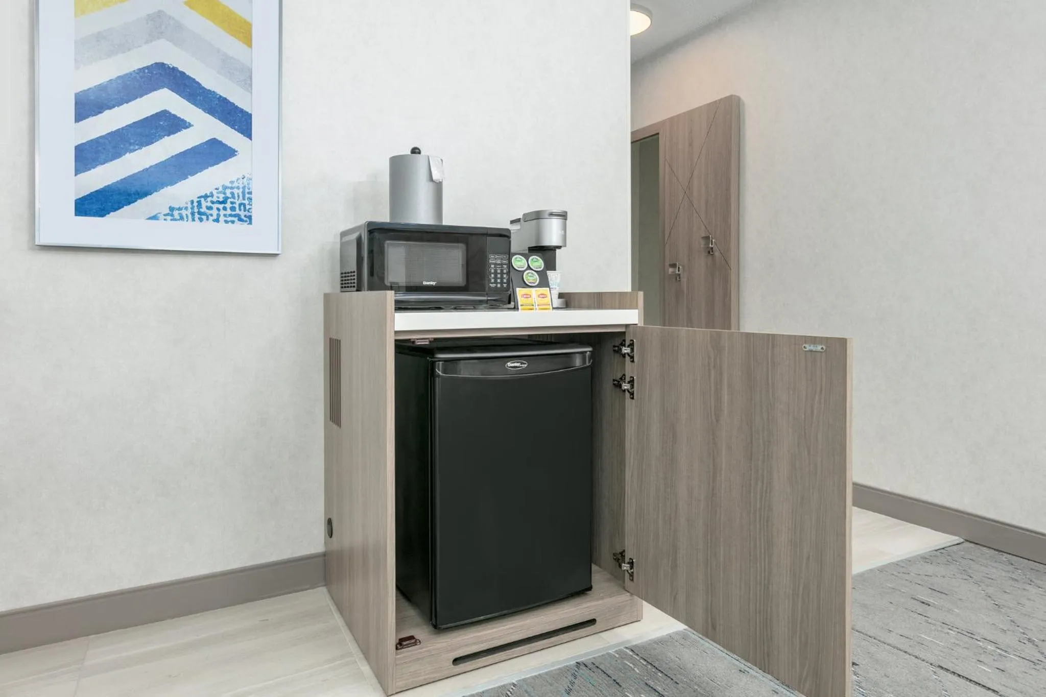 Photo of the whole room in Holiday Inn Express Hotel and Suites Valparaiso by IHG