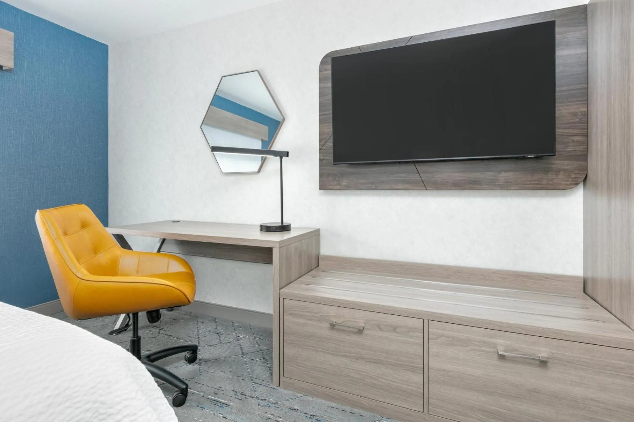 Photo of the whole room in Holiday Inn Express Hotel and Suites Valparaiso by IHG