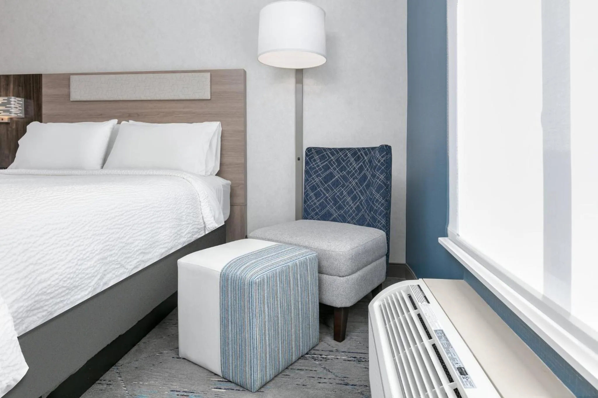 Photo of the whole room, Bed in Holiday Inn Express Hotel and Suites Valparaiso by IHG