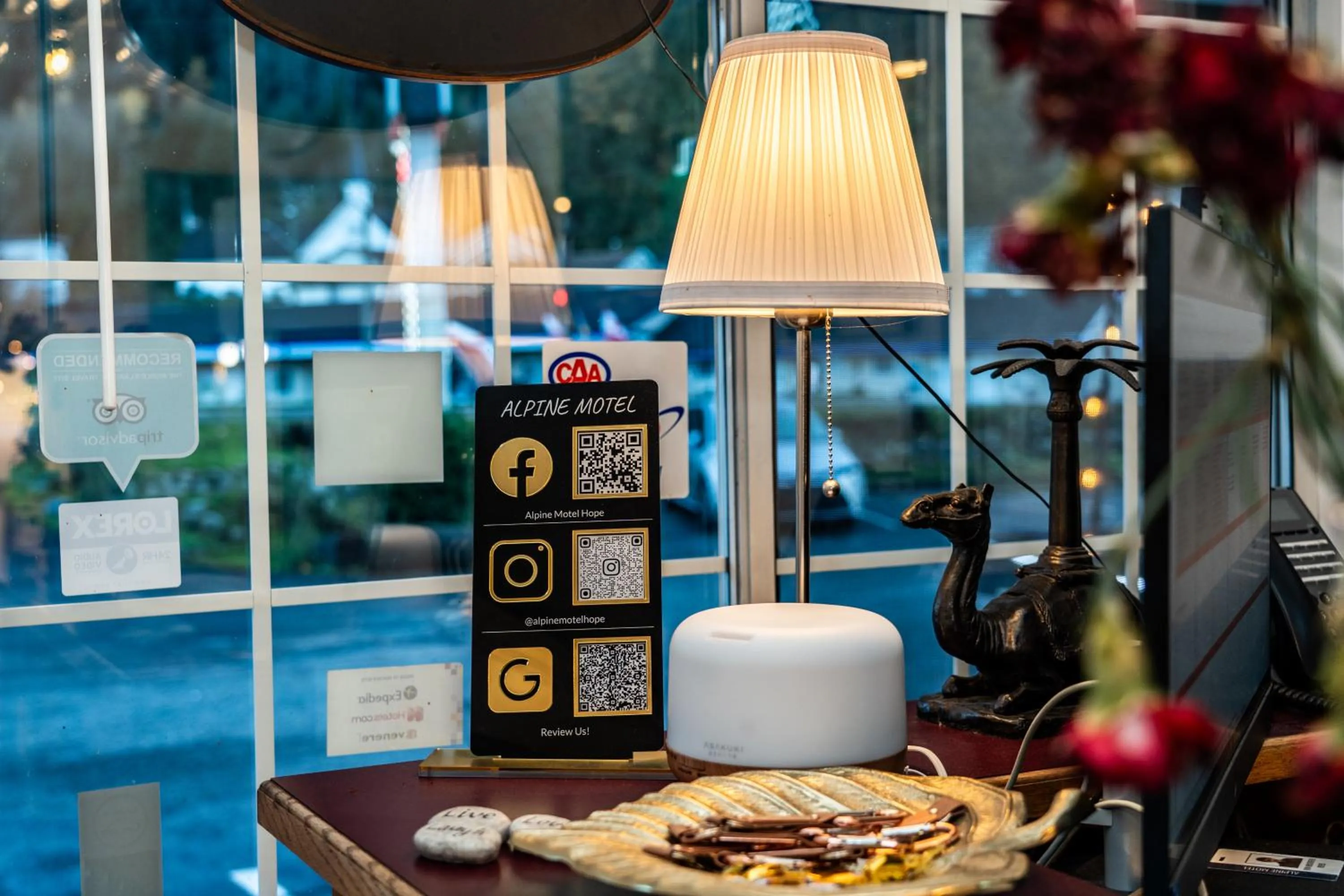 Lobby or reception in Alpine Motel