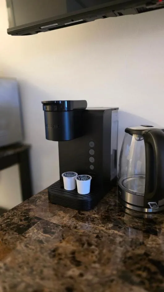 Coffee/tea facilities in Alpine Motel