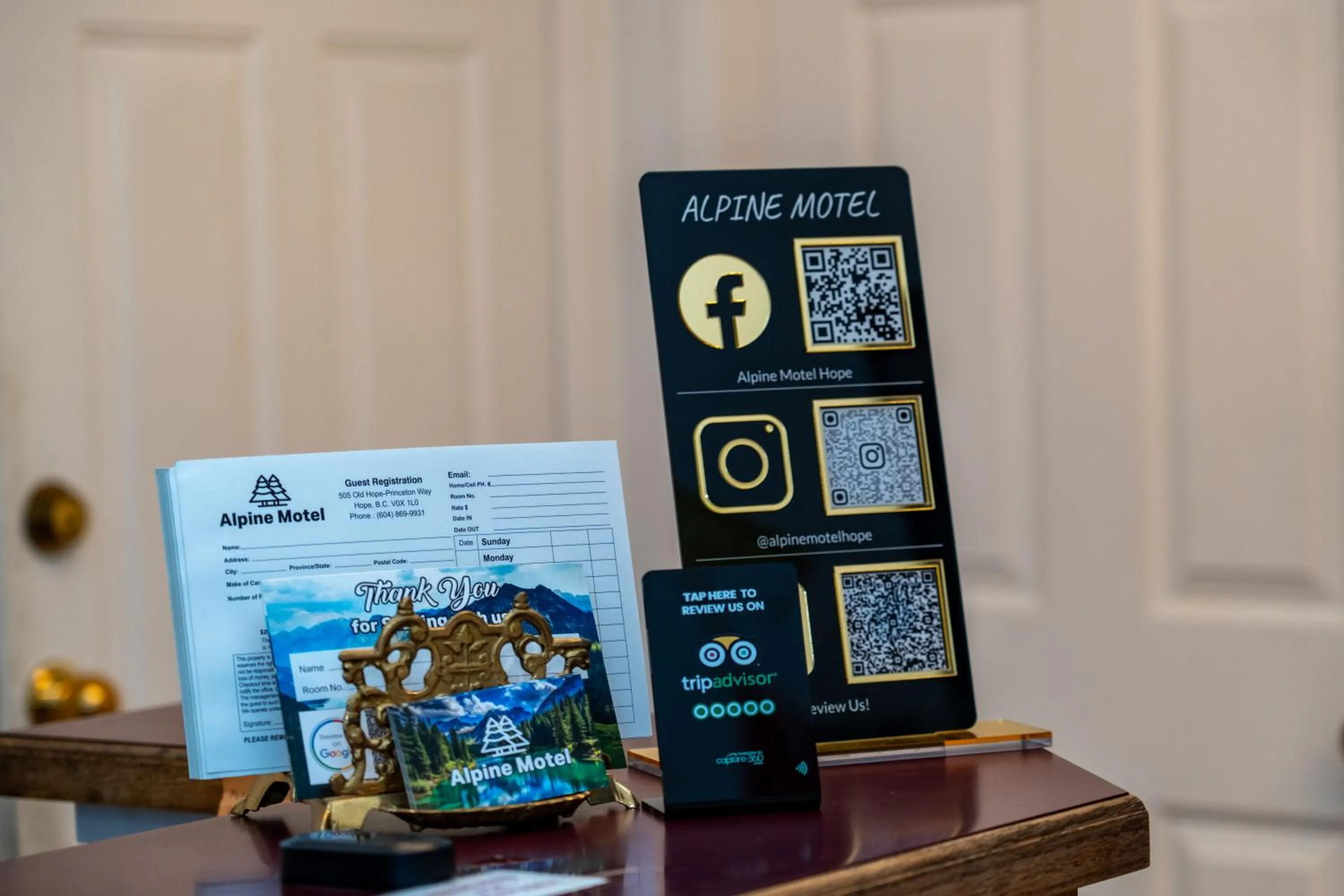 Lobby or reception in Alpine Motel